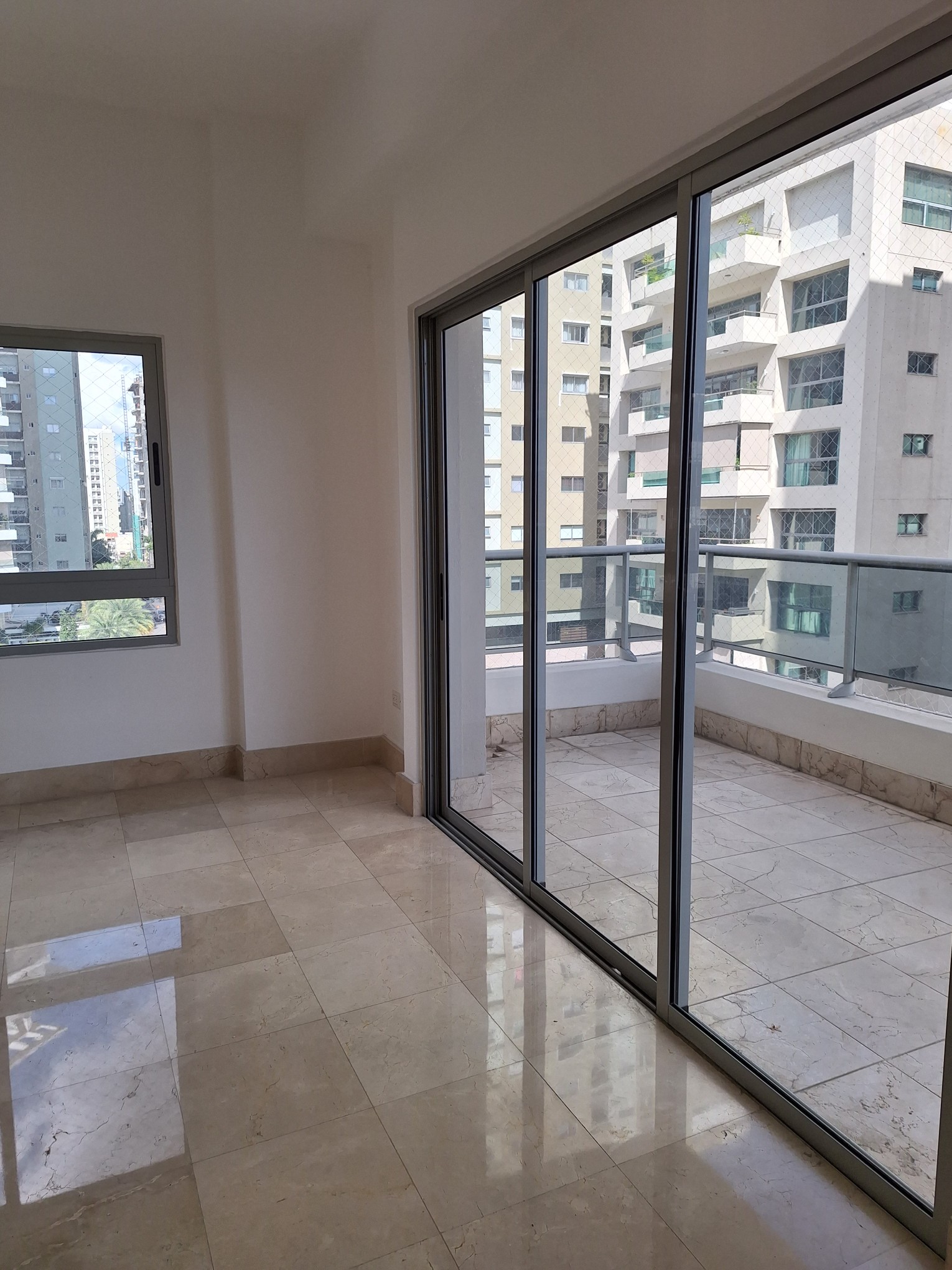 apartamentos - Rento apartamento sin amueblar en Piantini  0