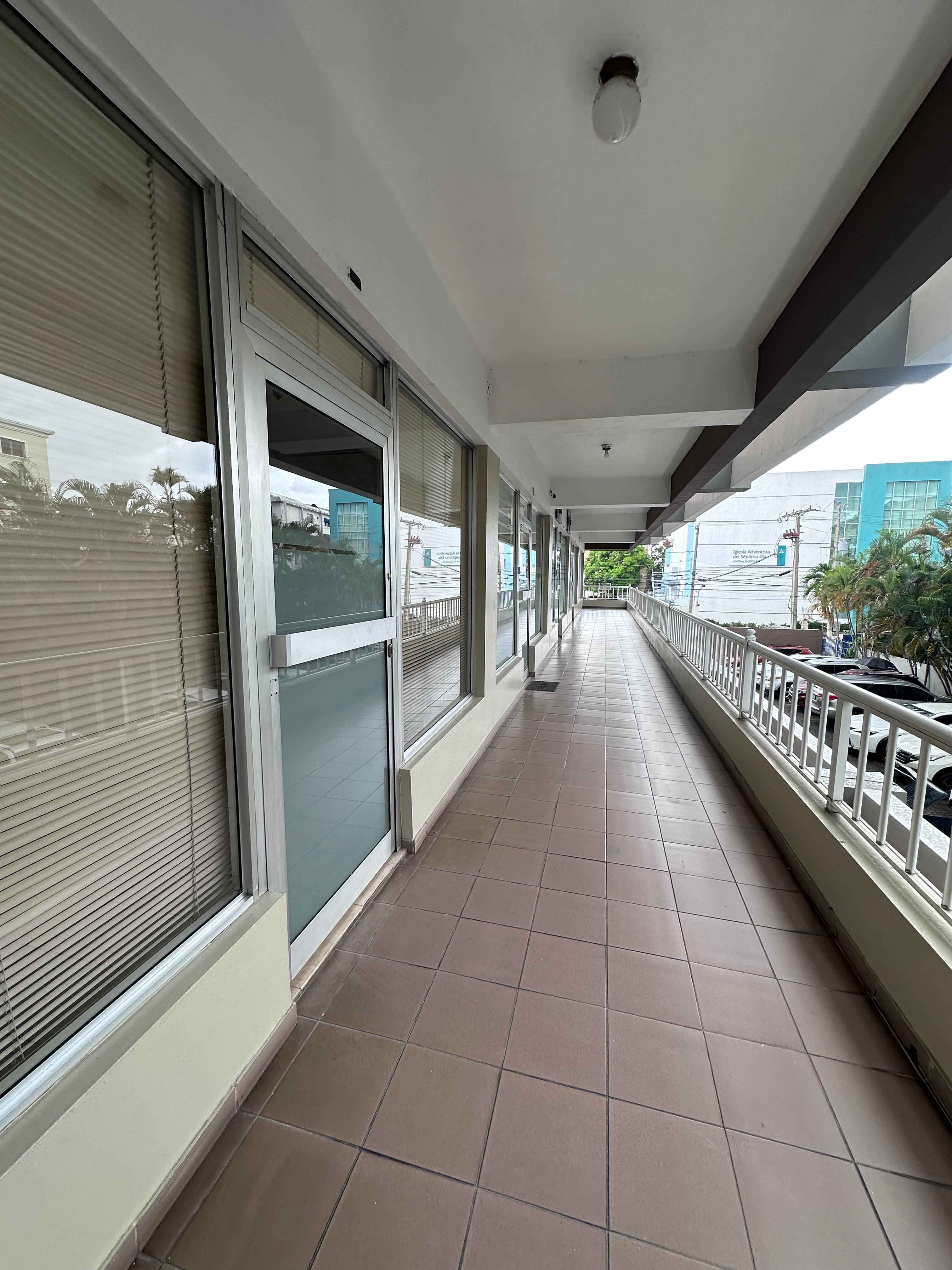 oficinas y locales comerciales - Local comercial en renta en Ensanche Quisqueya  8