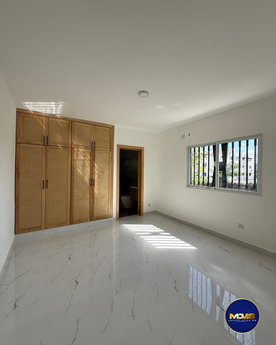 casas - SE VENDE CASA DE LUJO CON PISCINA  UBICADA EN PRADO ORIENTAL, AUT. DE SAN ISIDRO 4
