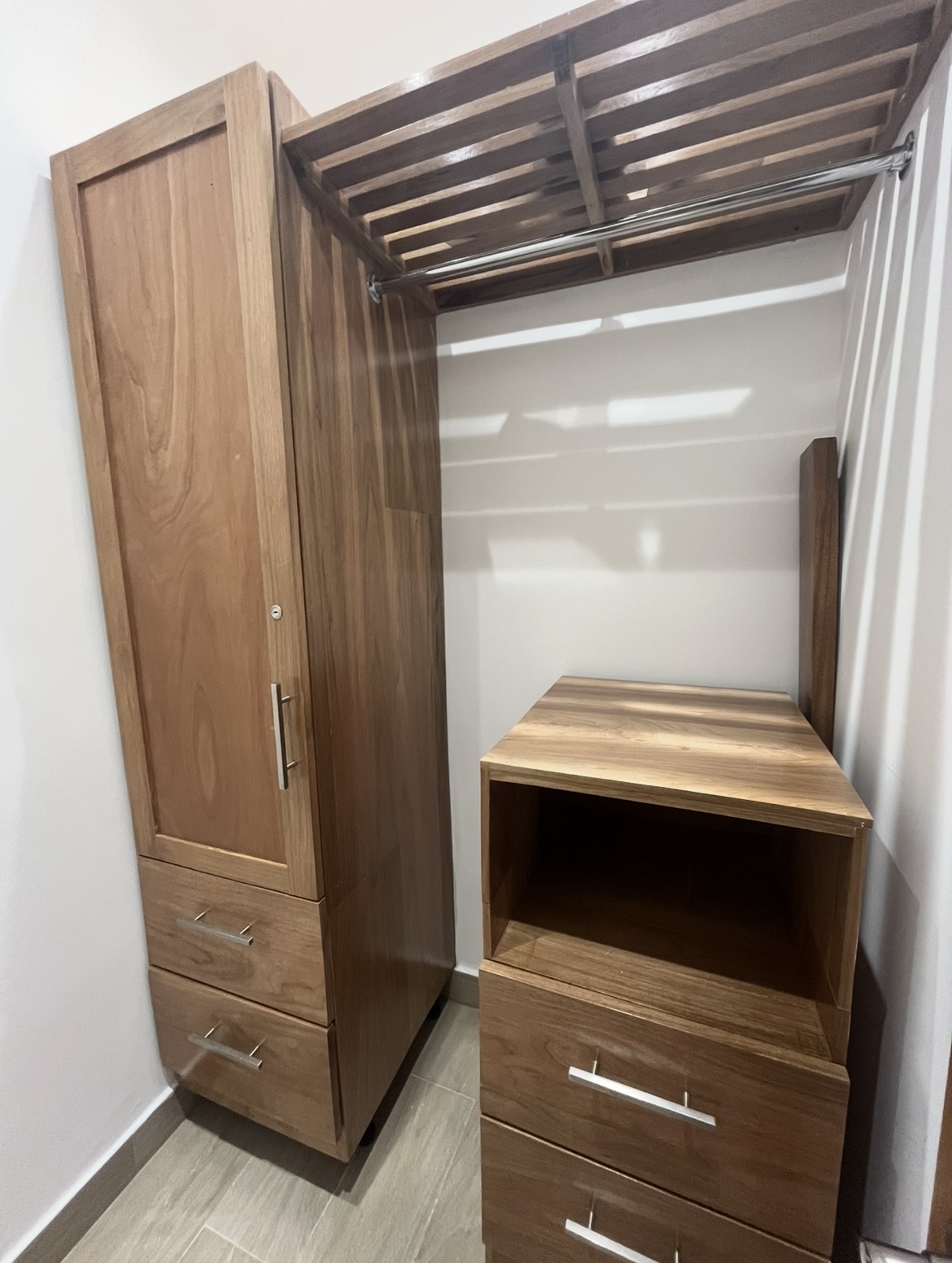 muebles y colchones - Clóset modular de madera jequitiba  2