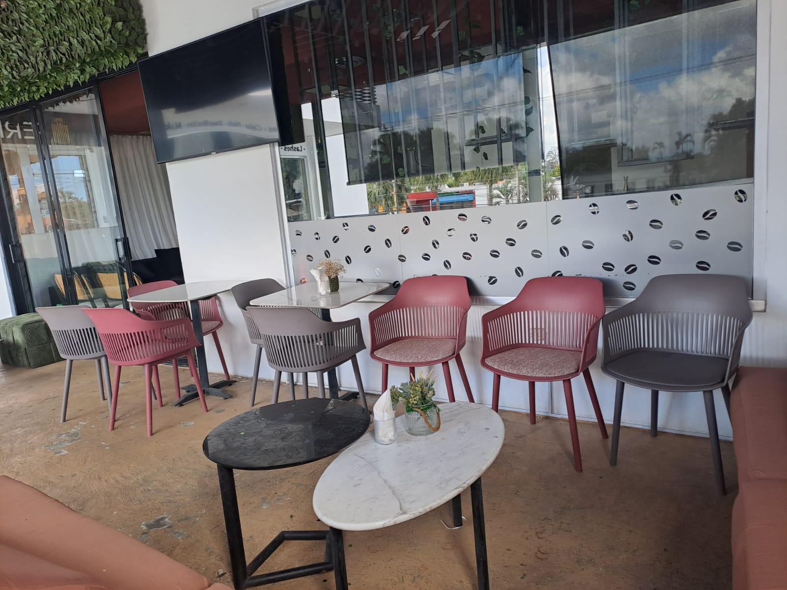 oficinas y locales comerciales - local  2do piso con terraza 117 mts en los prados 7