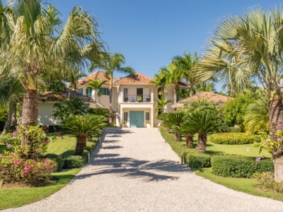 casas vacacionales y villas - Exclusiva Villa Disponible frente al Campo de Golf