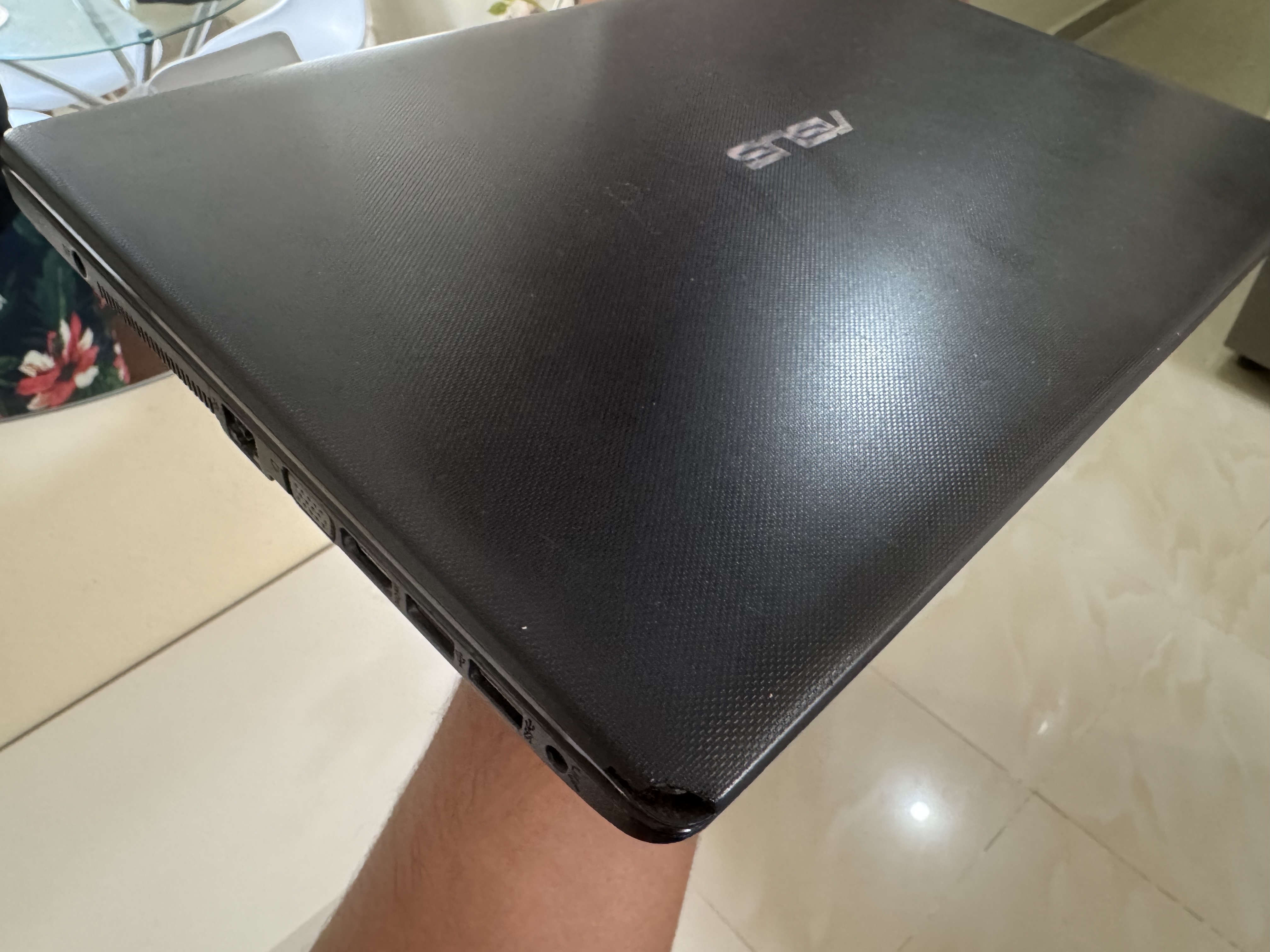 computadoras y laptops - Laptop ASUS negra 2