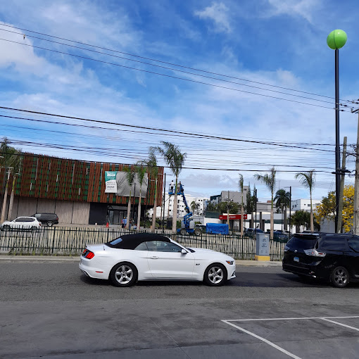 otros inmuebles - SE VENDE PLAZA COMERCIAL UBICADA FRENTE A SUPERMERCADO NACIONAL ARROYO HONDO 1