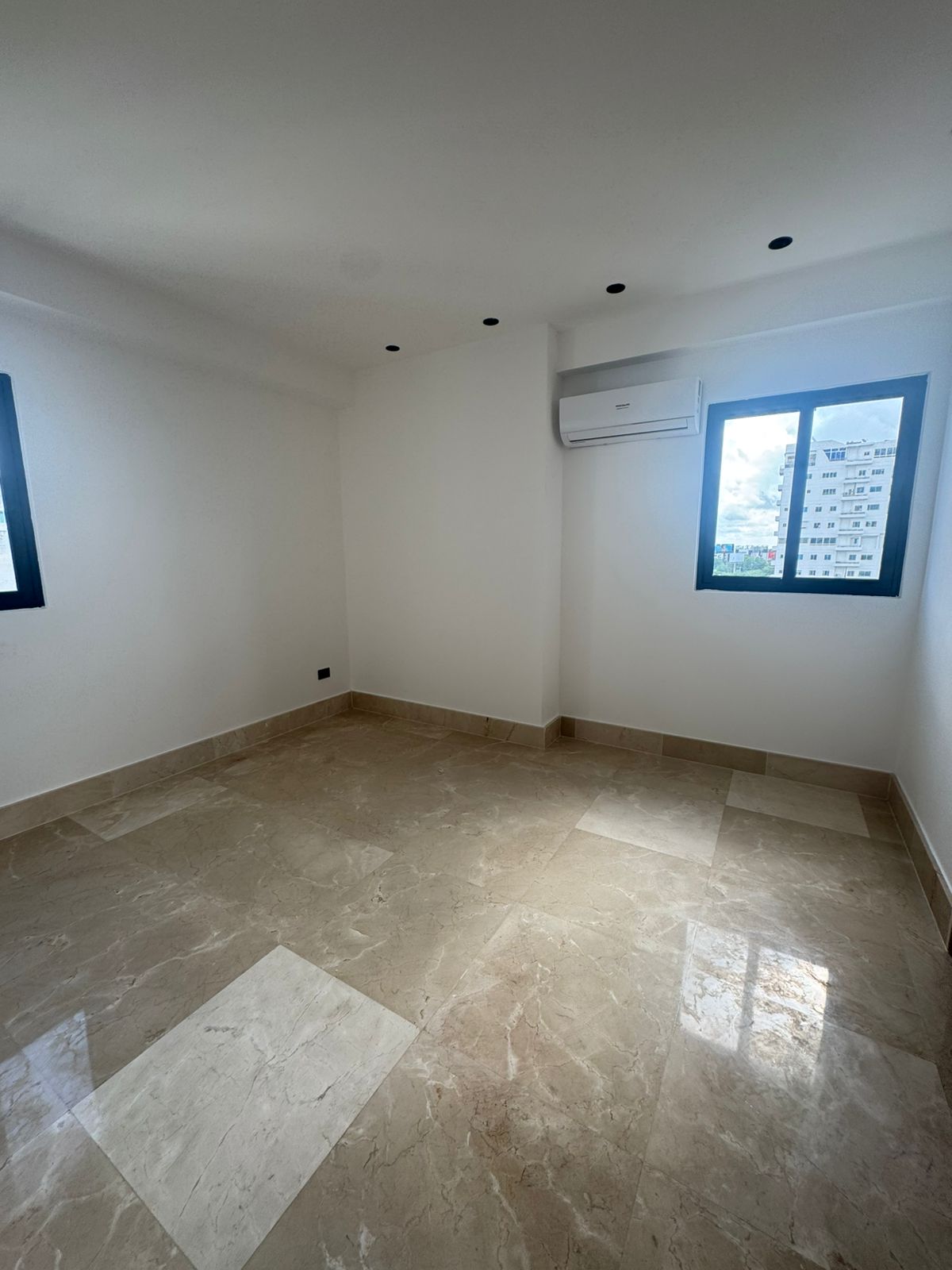 apartamentos - ALQUILO Piso 7 En El Corazon de Serrallés 
CÓDIGO: PD468 2