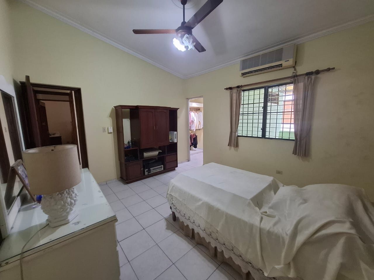 solares y terrenos - Venta de Local C. y Vivienda Zona Universitaria 8