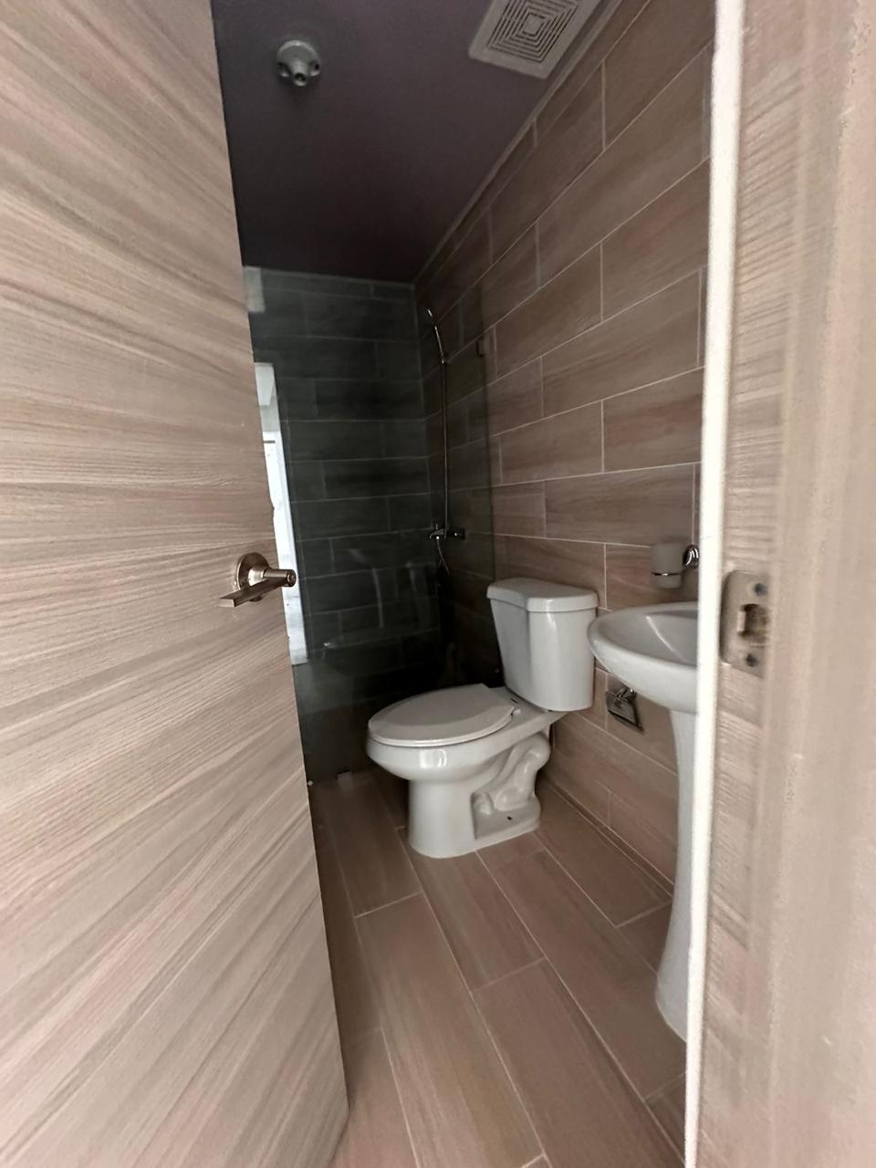 apartamentos - APARTAMENTO EN VENTA EN LOS RIELES DE GURABO, SANTIAGO.
 3