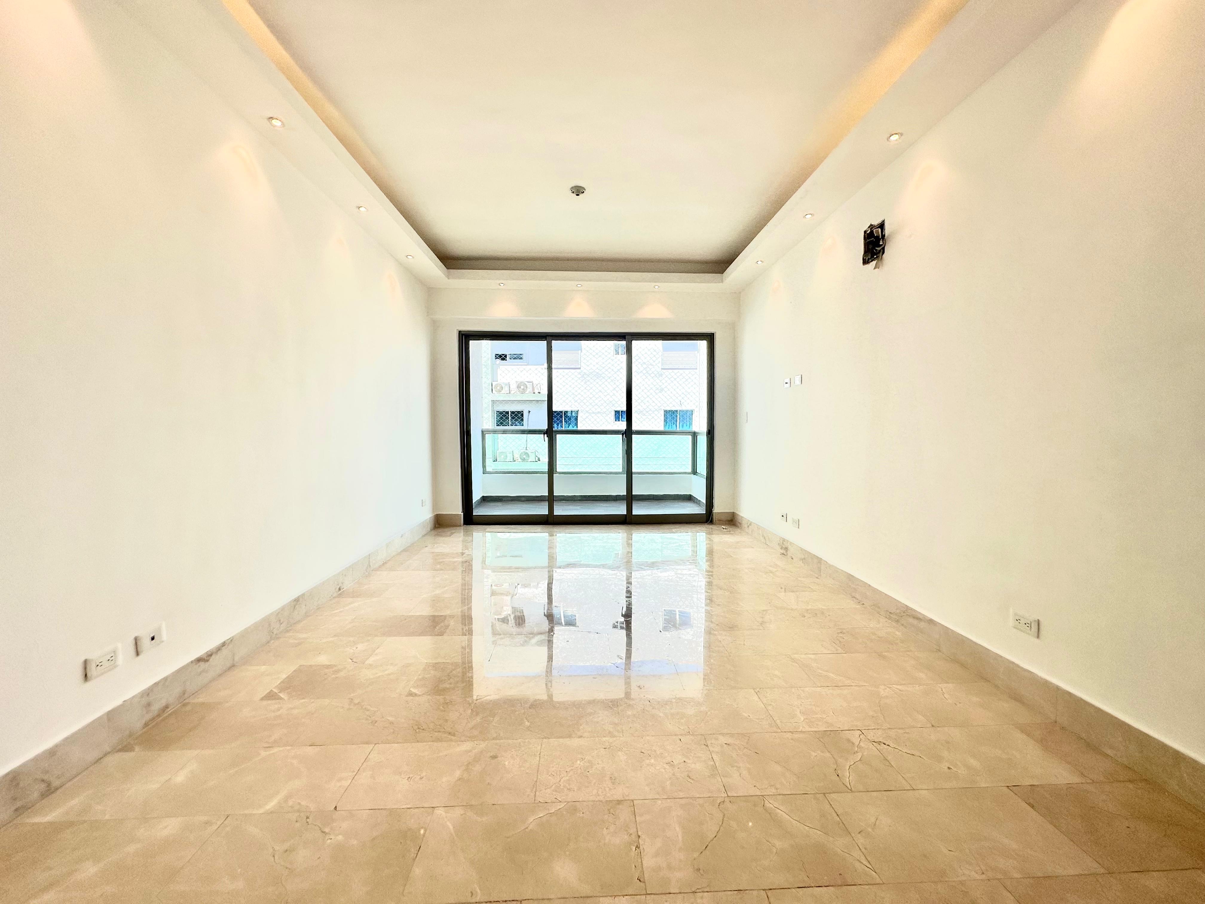 apartamentos - Apartamento en alquiler ubicado en Evaristo Morales de 3 habitaciones 
