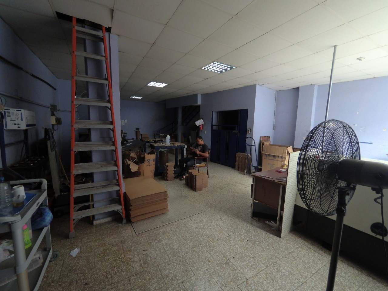 oficinas y locales comerciales - Local comercial  2 niveles en San Carlos 
 1