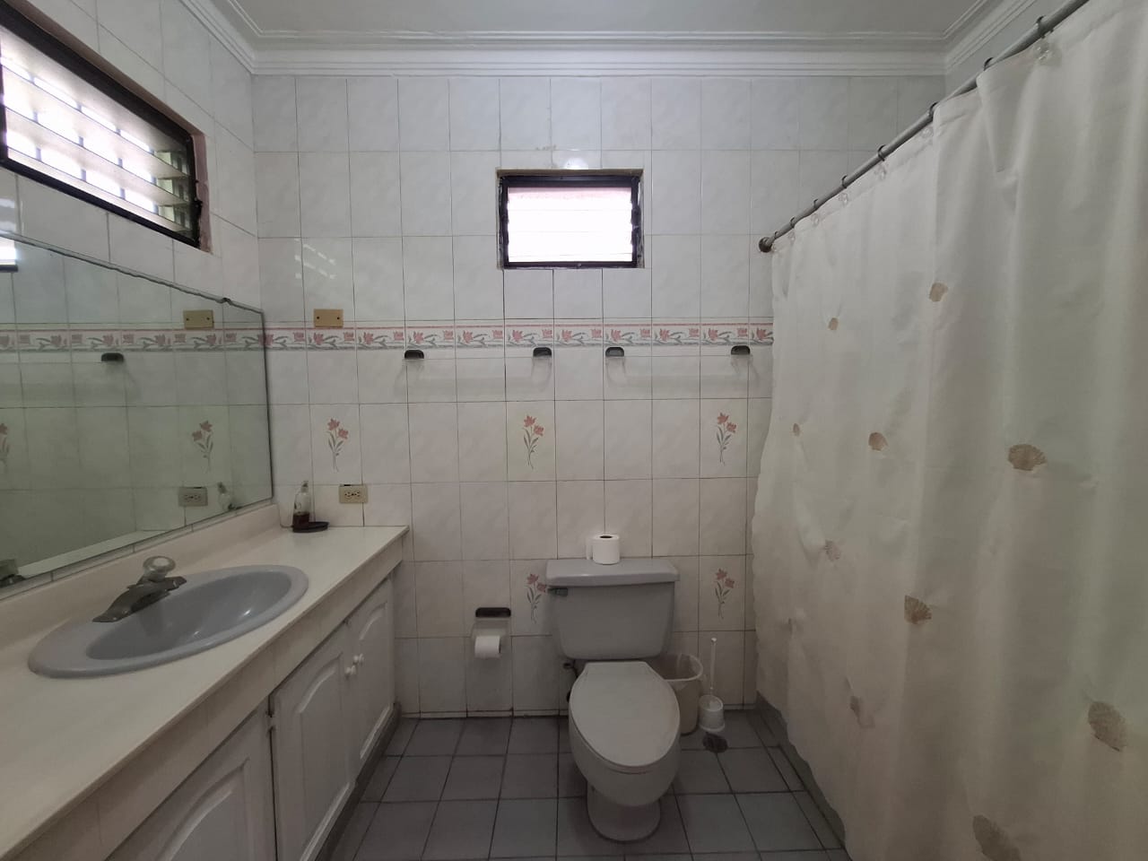 solares y terrenos - Venta de Local C. y Vivienda Zona Universitaria 9