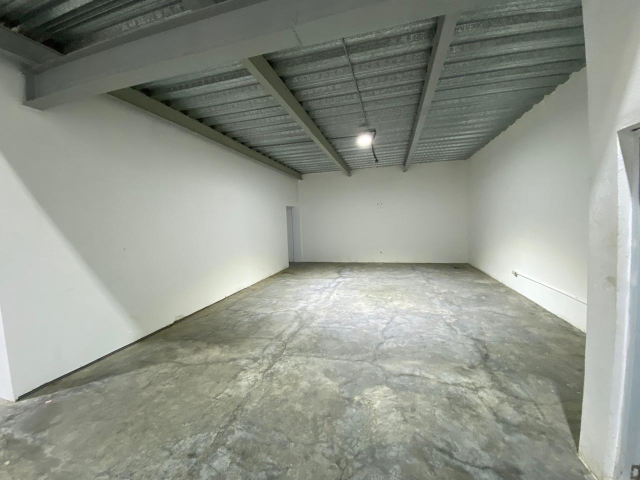 oficinas y locales comerciales - Nave Comercial en el Distrito Nacional 3