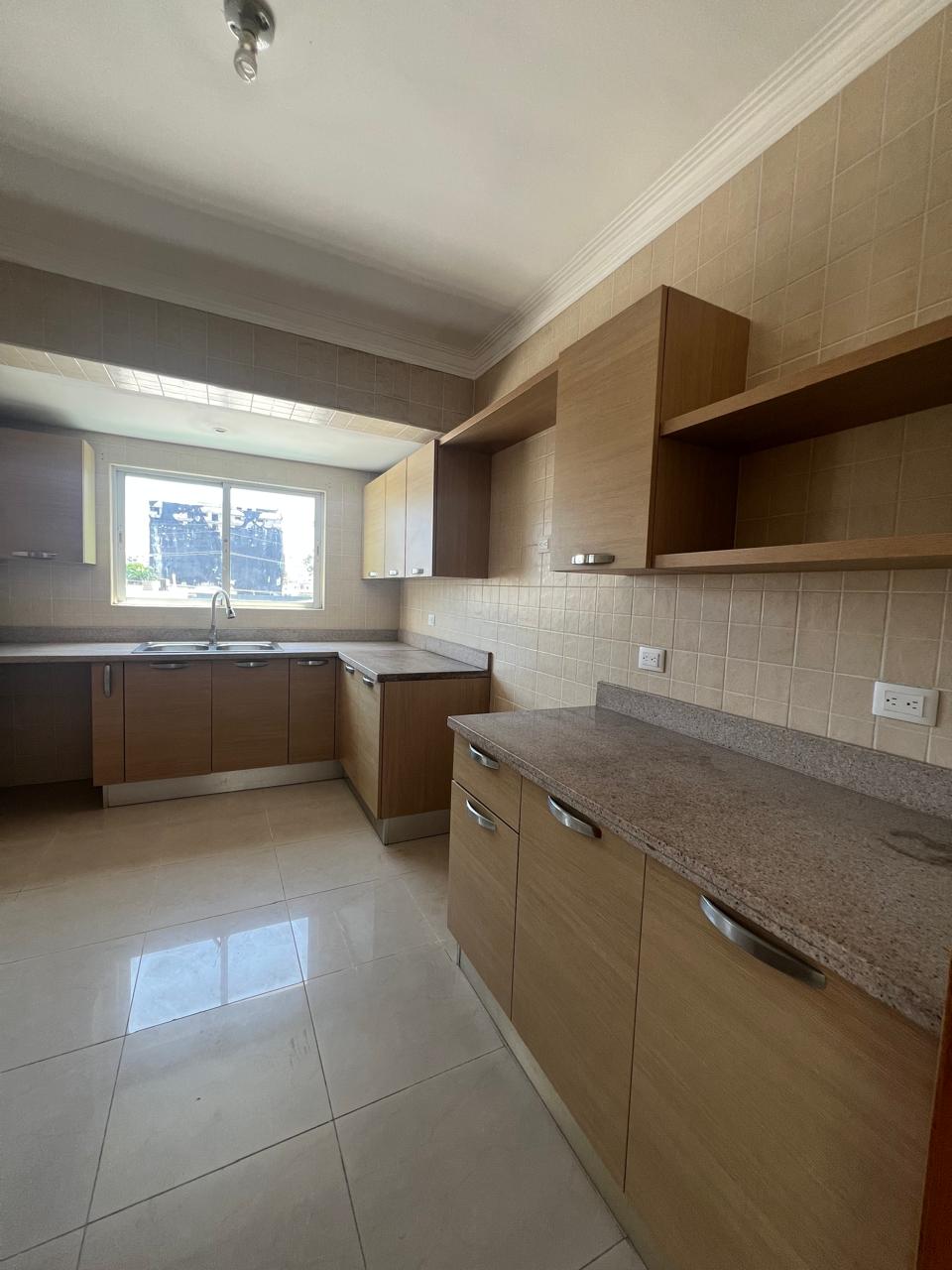 apartamentos - Apartamento en alquiler de 3 habitaciones en EM DN 5