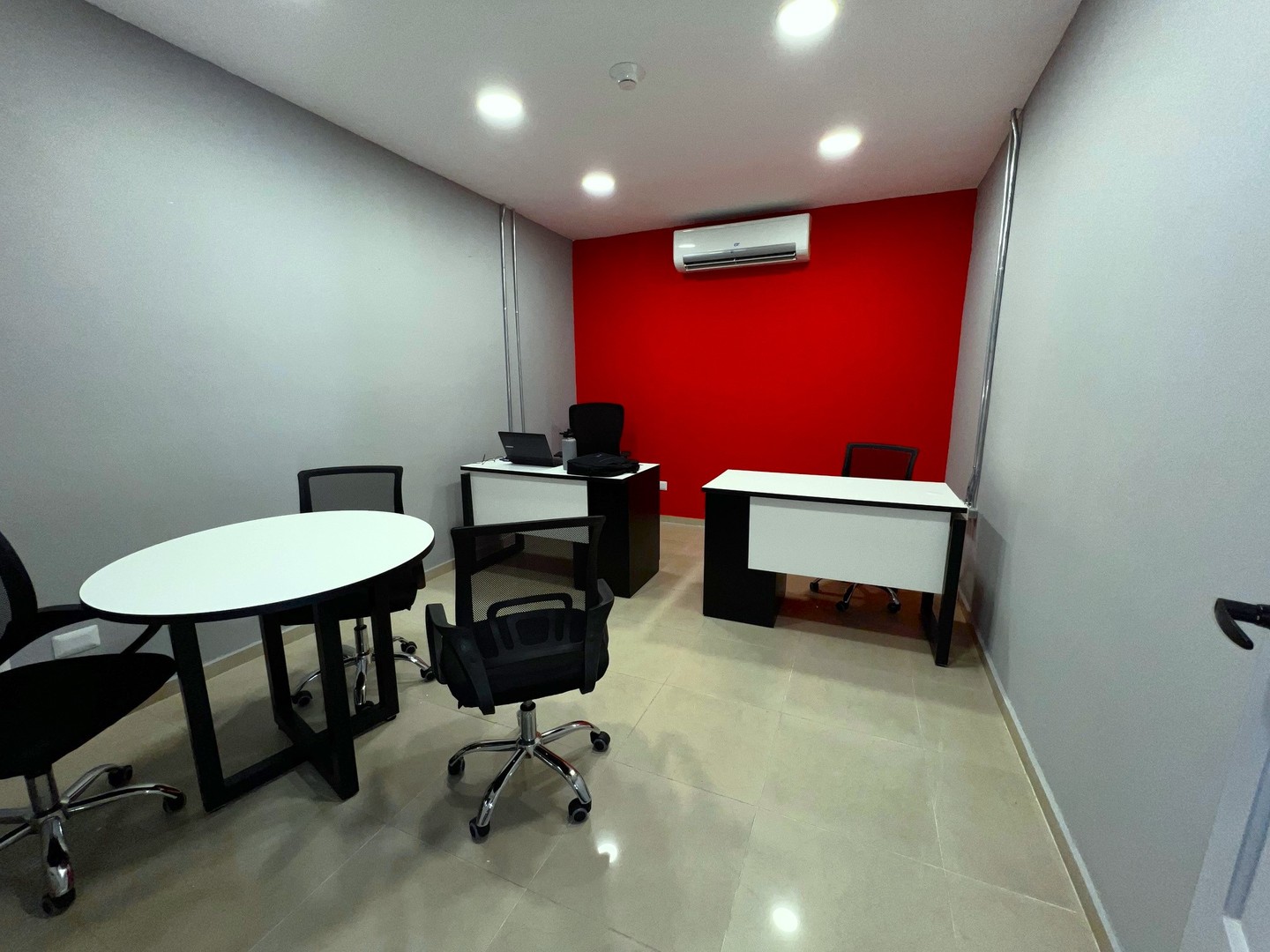 oficinas y locales comerciales - Local Amueblado para Call Center Ens. La Fe  2