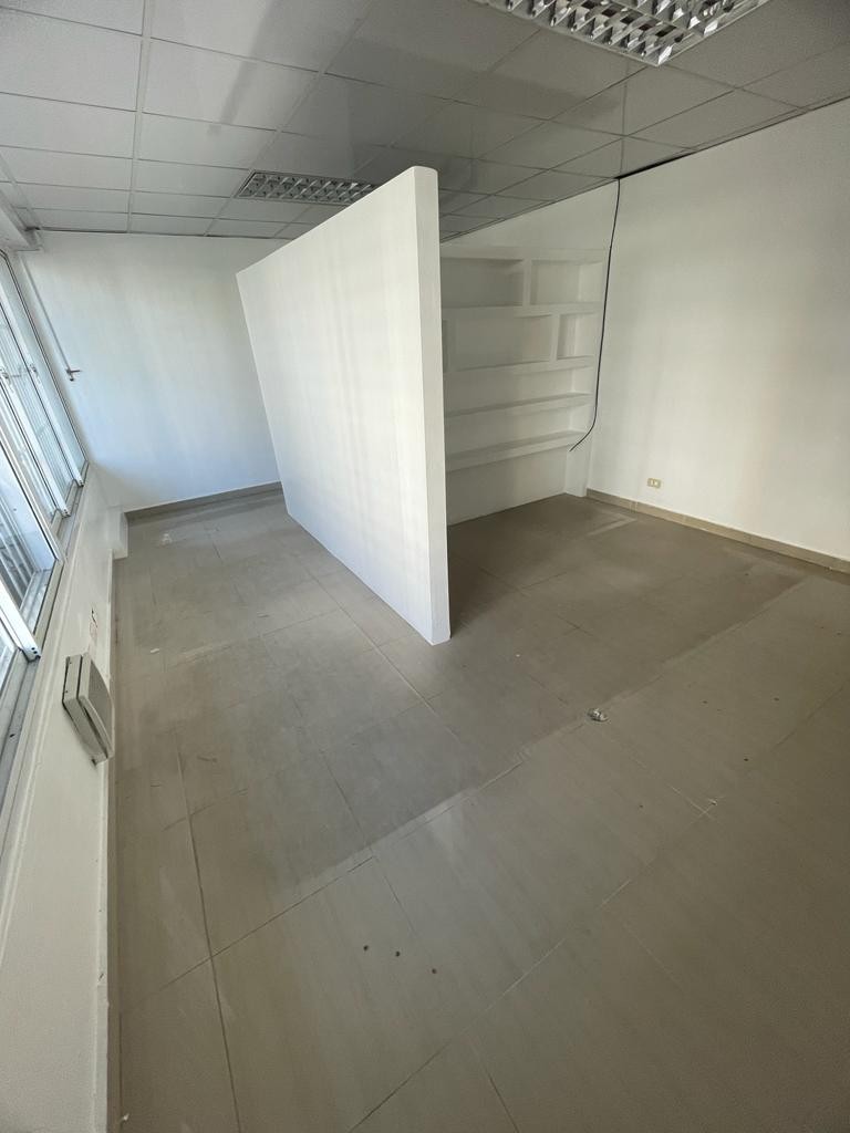 oficinas y locales comerciales - Se alquila Local A203. casi 25mts en la plaza Atalaya del mar 2do nivel. $28mil 3