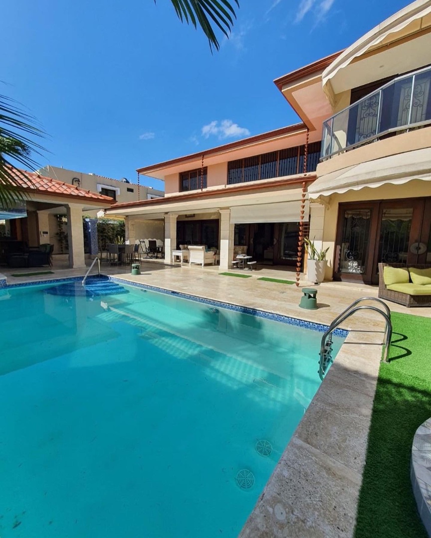 casas - Venta de maravillosa casa de lujo en Julieta morales Distrito Nacional de 800mts 1