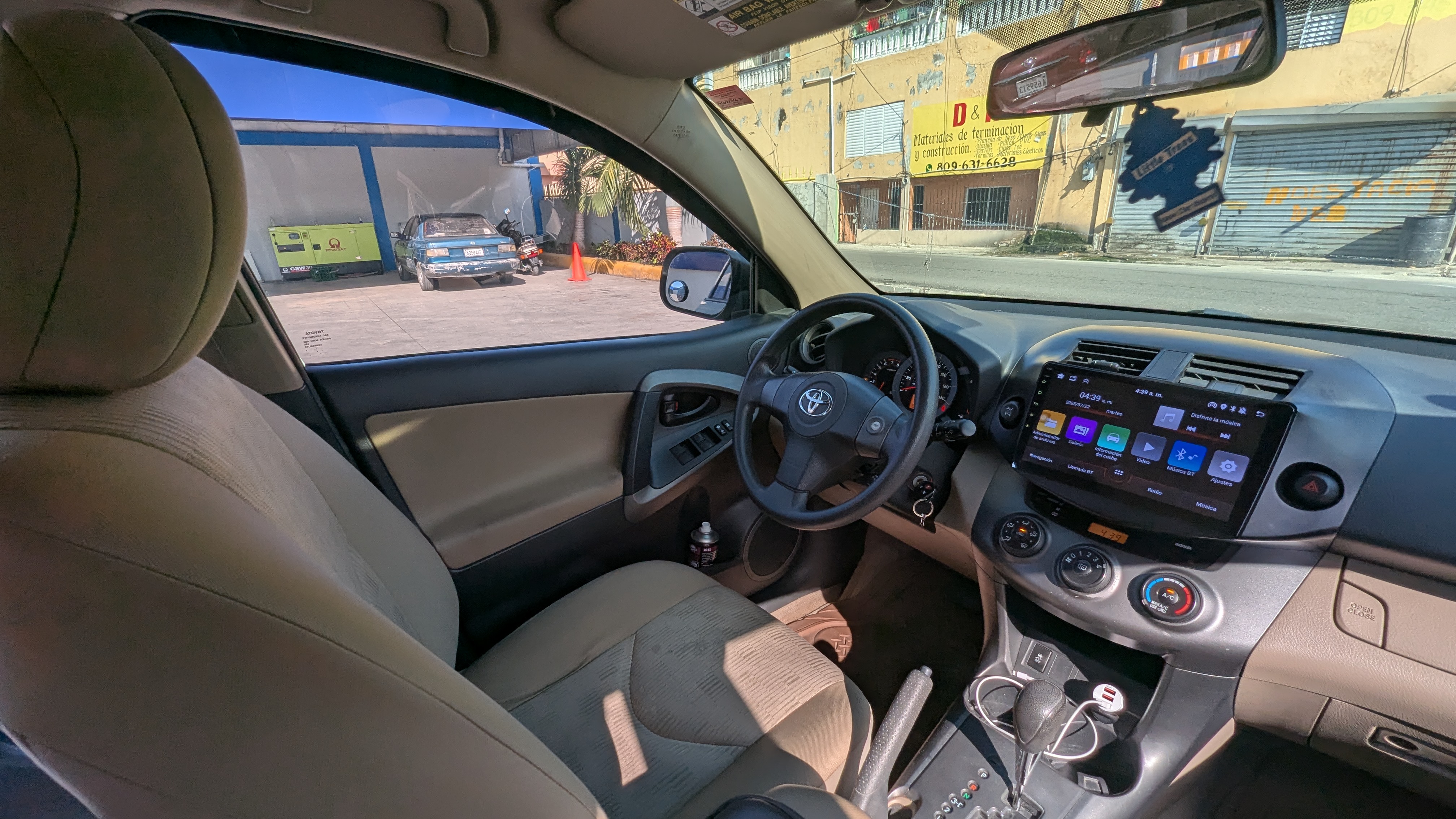 jeepetas y camionetas - Vendo Toyota RAV4 en excelentes condiciones. 4