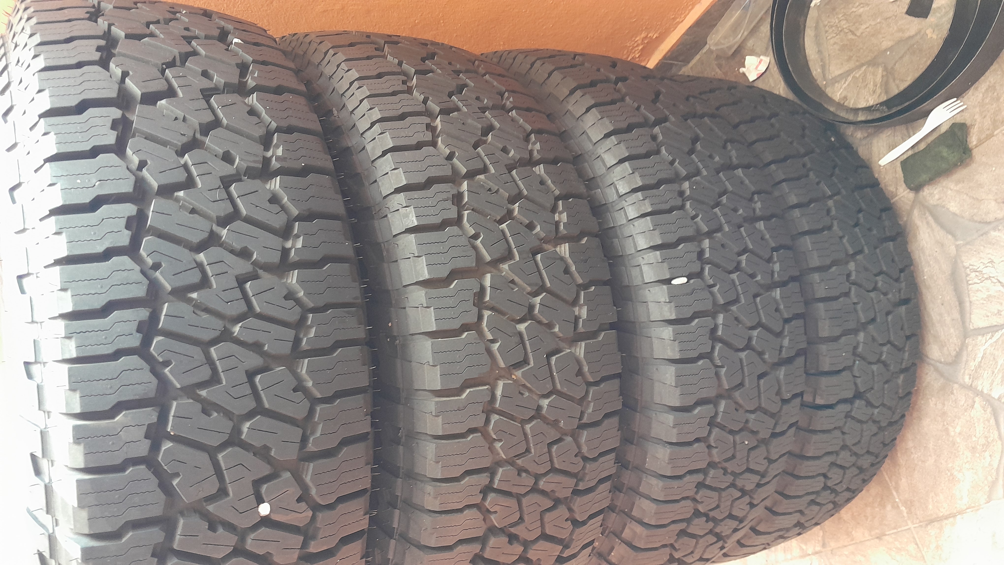 repuestos - Juego de Gomas y Aros Falken WildPeak LT285/75R17