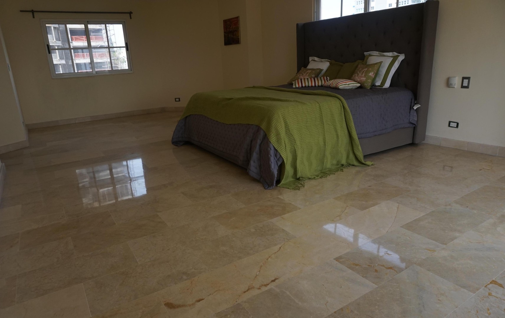 apartamentos - DISPONIBLE La Esperilla 4to piso 3 habitaciones 3.5 banos estudio family 3 parqu 9