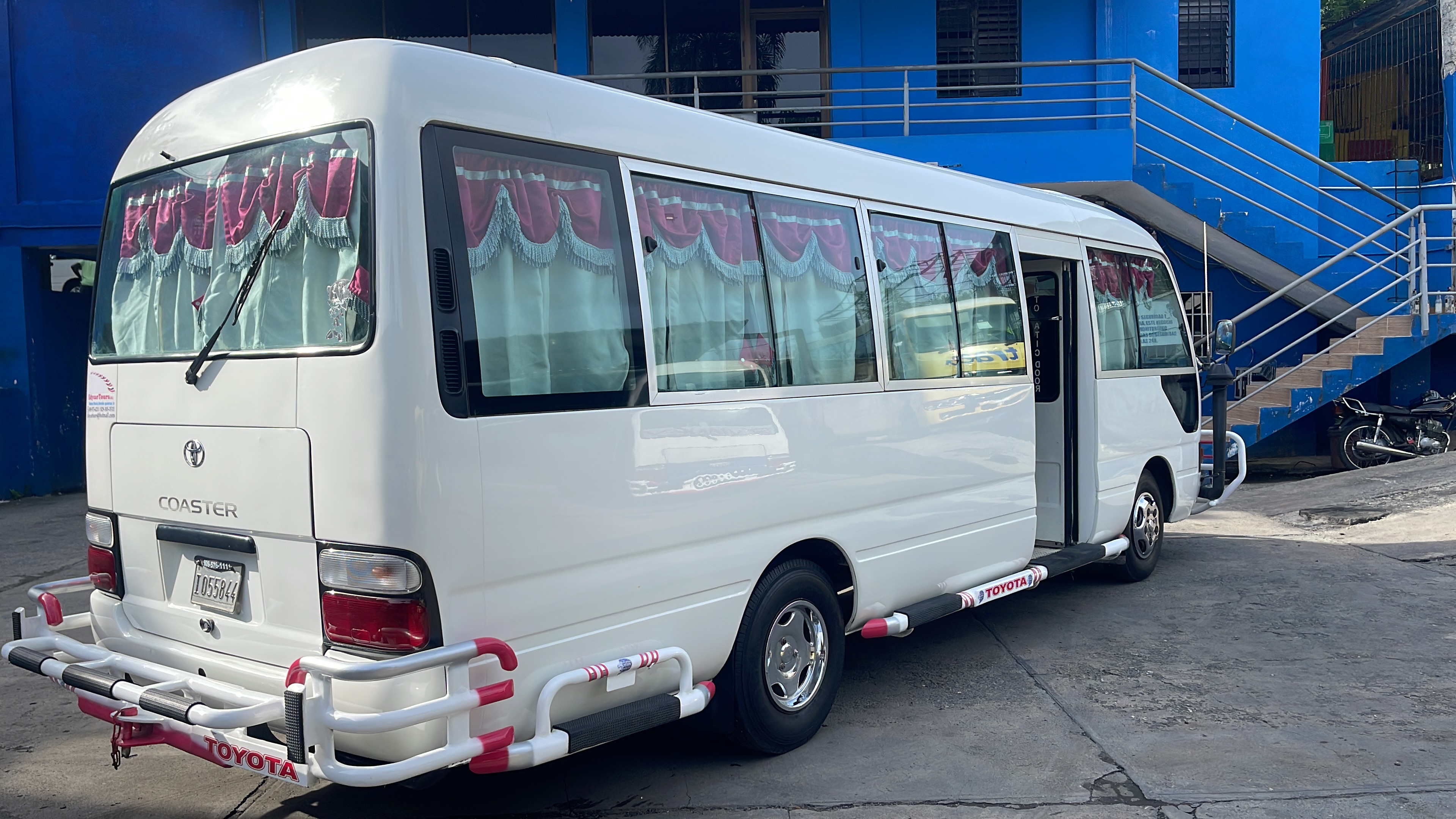 camiones y vehiculos pesados - Toyota coaster 2010  2