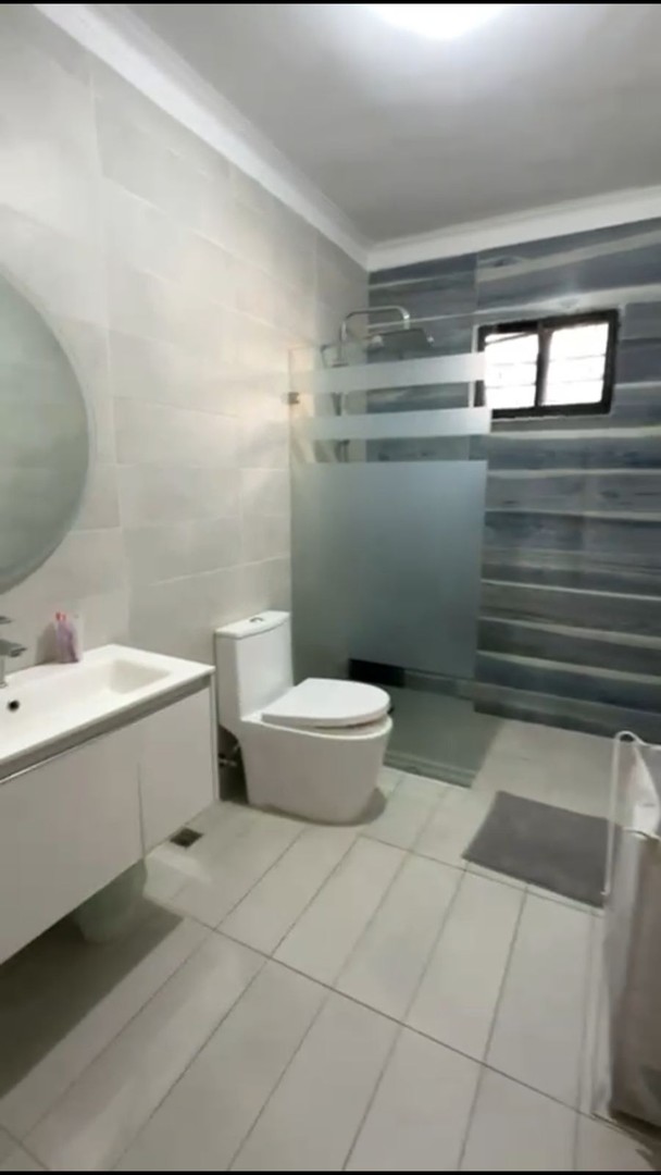 apartamentos - Vendo amplio y cómodo apartamento clásico en la mejor zona de Evaristo Morales.
 2