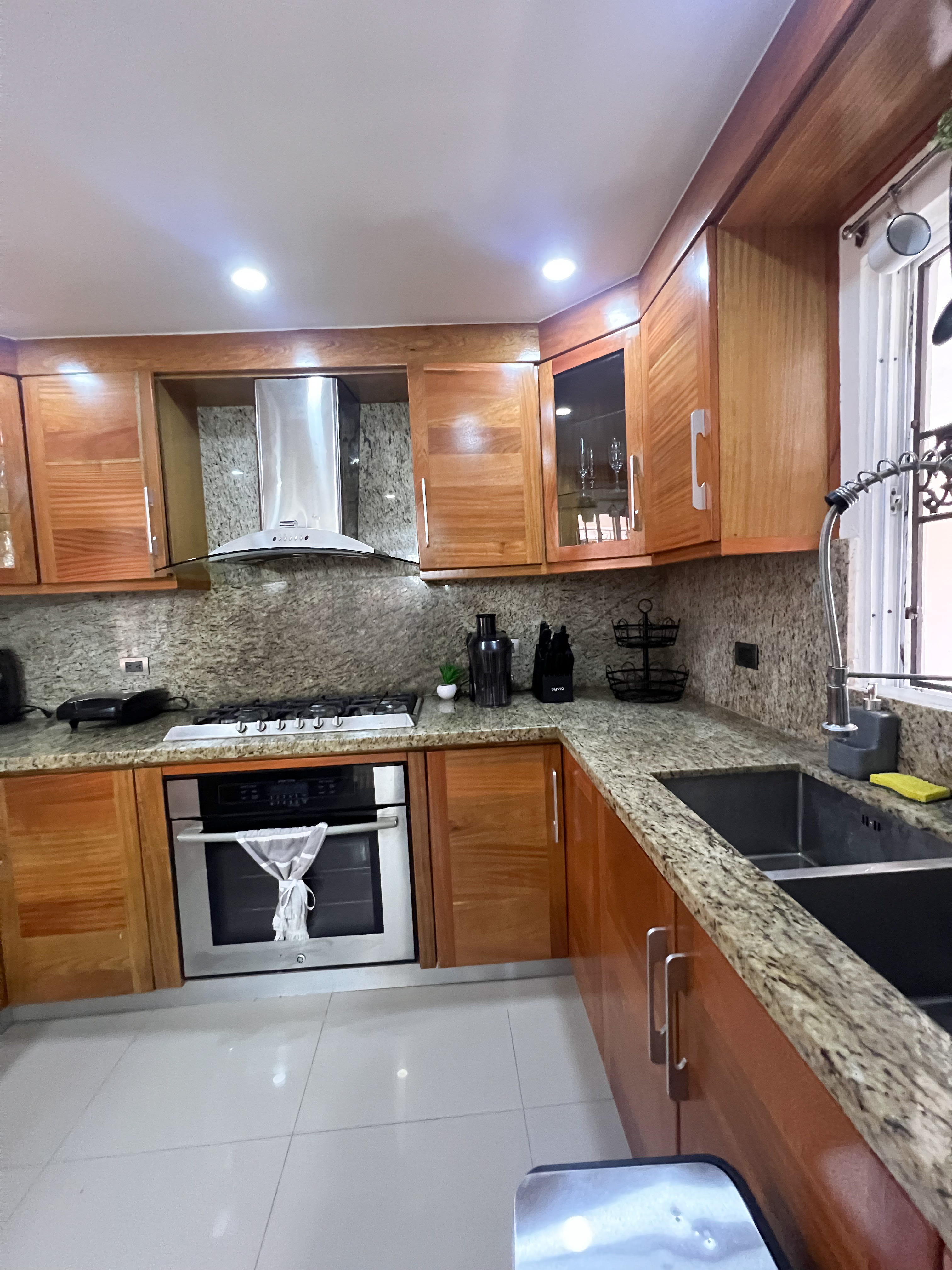 casas - Casa de 2 niveles Remodelada en la Jacobo Majluta  6