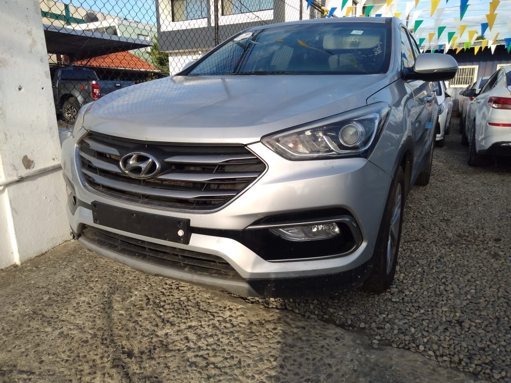 jeepetas y camionetas - HYUNDAI SANTA FE 2018 GRISDESDE RD$1,150,100 Mil  1