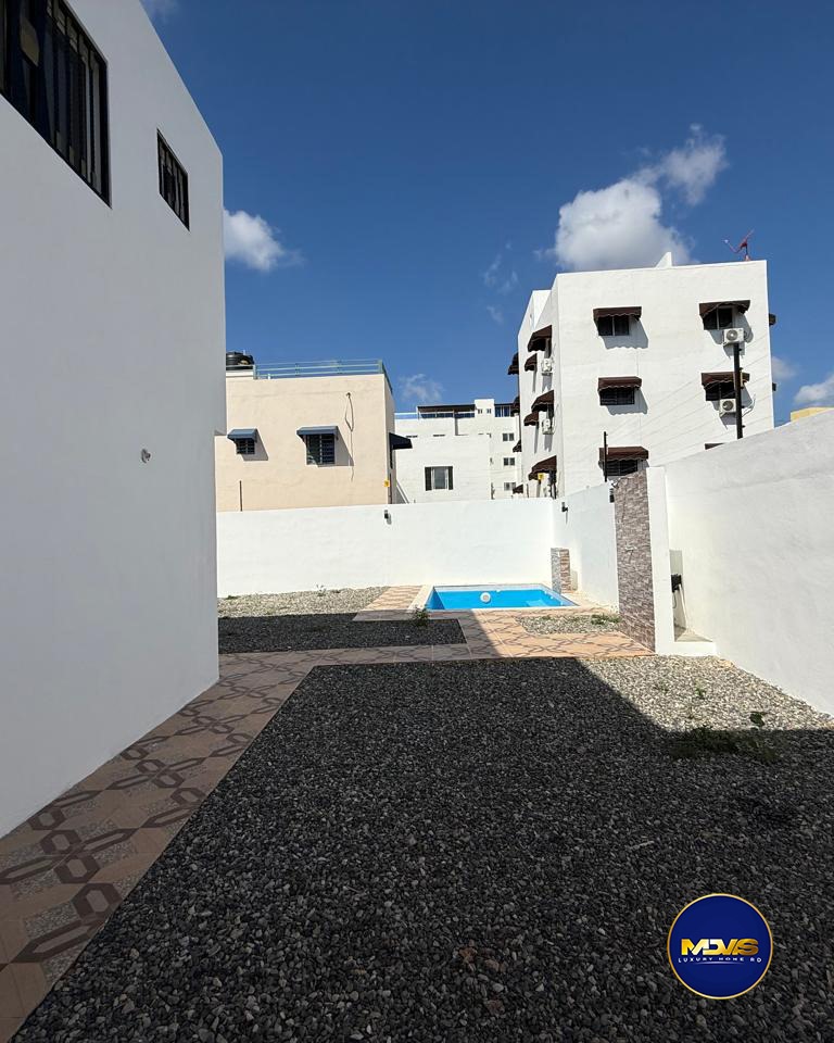 casas - SE VENDE CASA DE LUJO CON PISCINA  UBICADA EN PRADO ORIENTAL, AUT. DE SAN ISIDRO 6