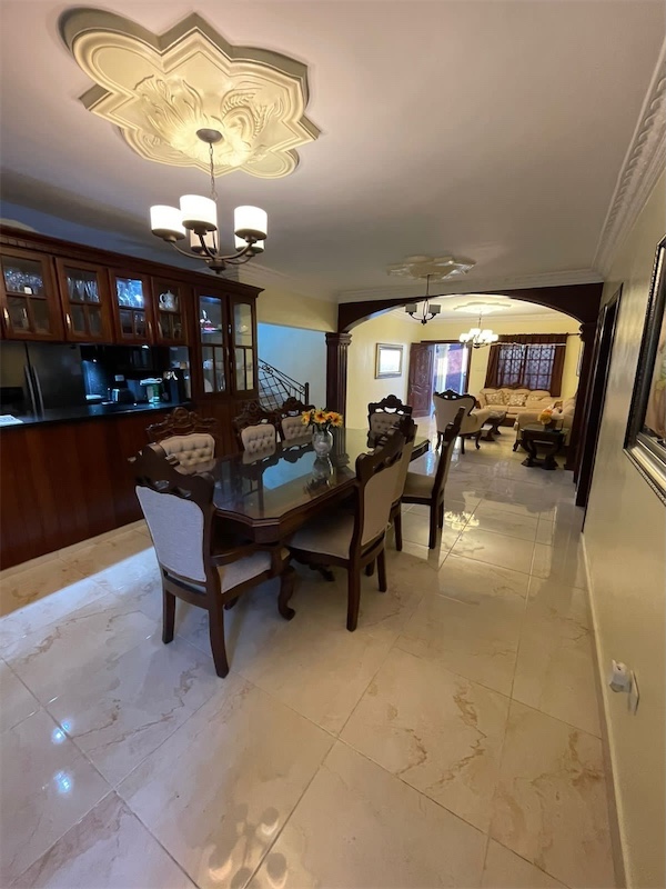 casas - Venta de majestuosa casa en la zona oriental Santo Domingo este con 1000mts 4