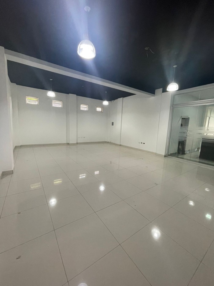 oficinas y locales comerciales - Rento Local Primer piso en el Millon  2