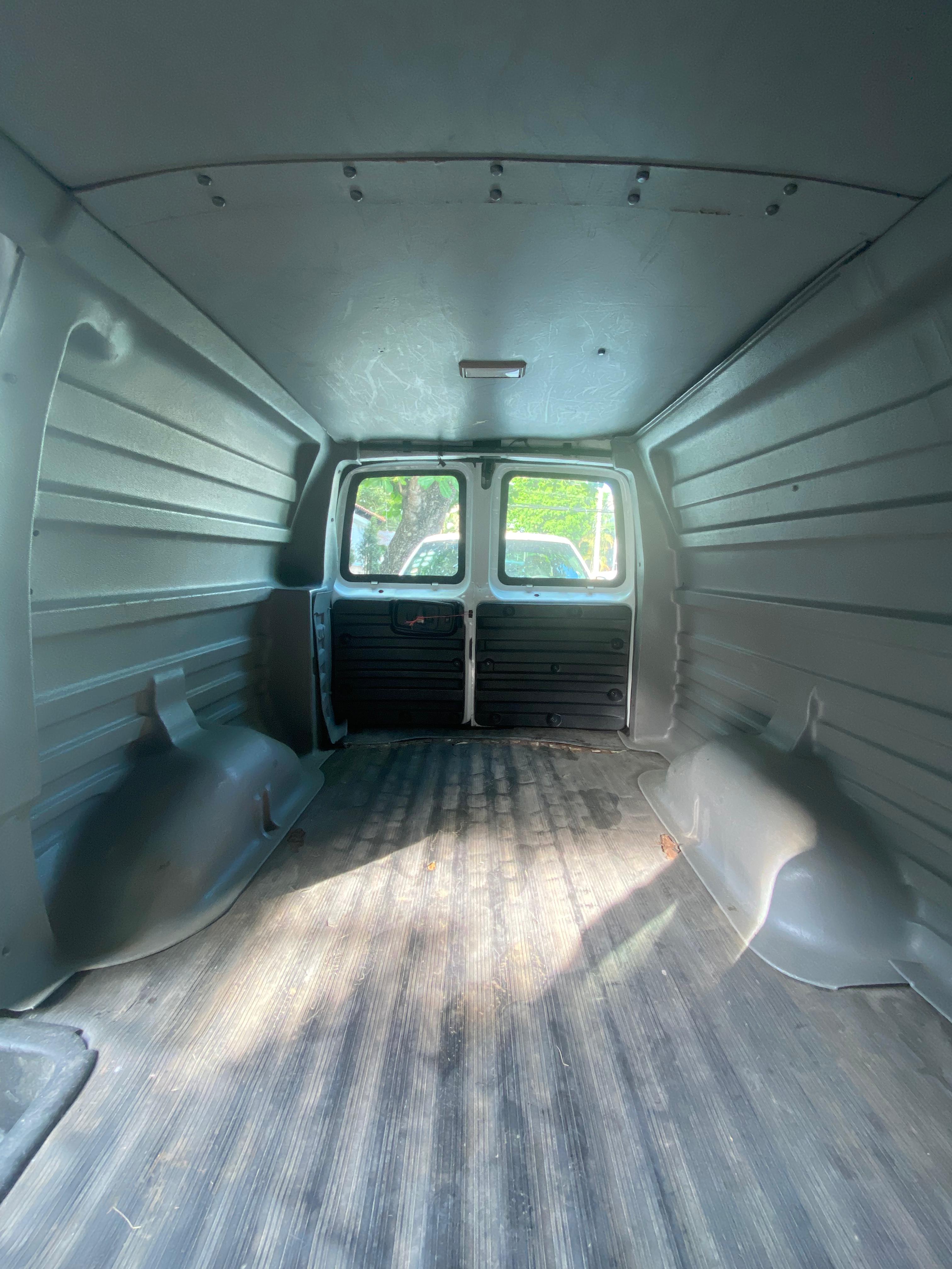 jeepetas y camionetas - Vendo Chevrolet Express - Financiamient Disponible 2