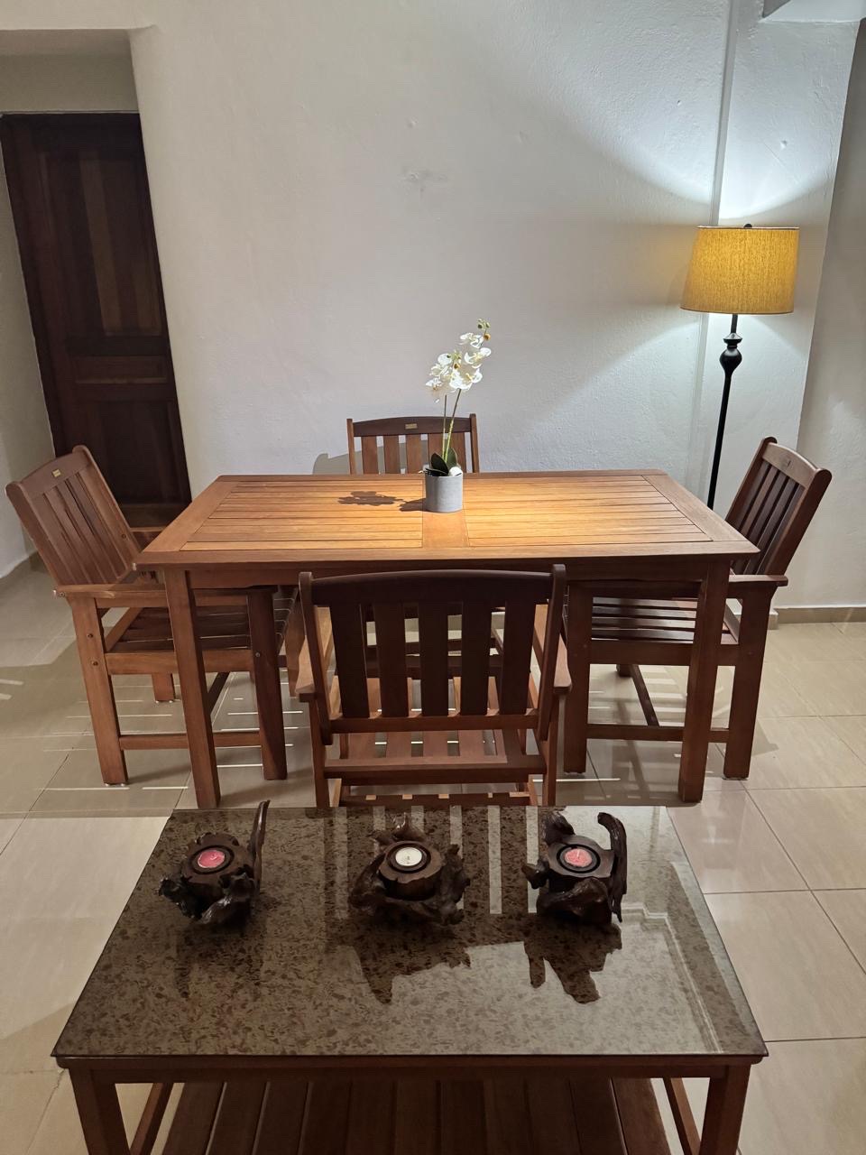 muebles y colchones - Juego de comedor de 4 sillas + mesa de centro en madera