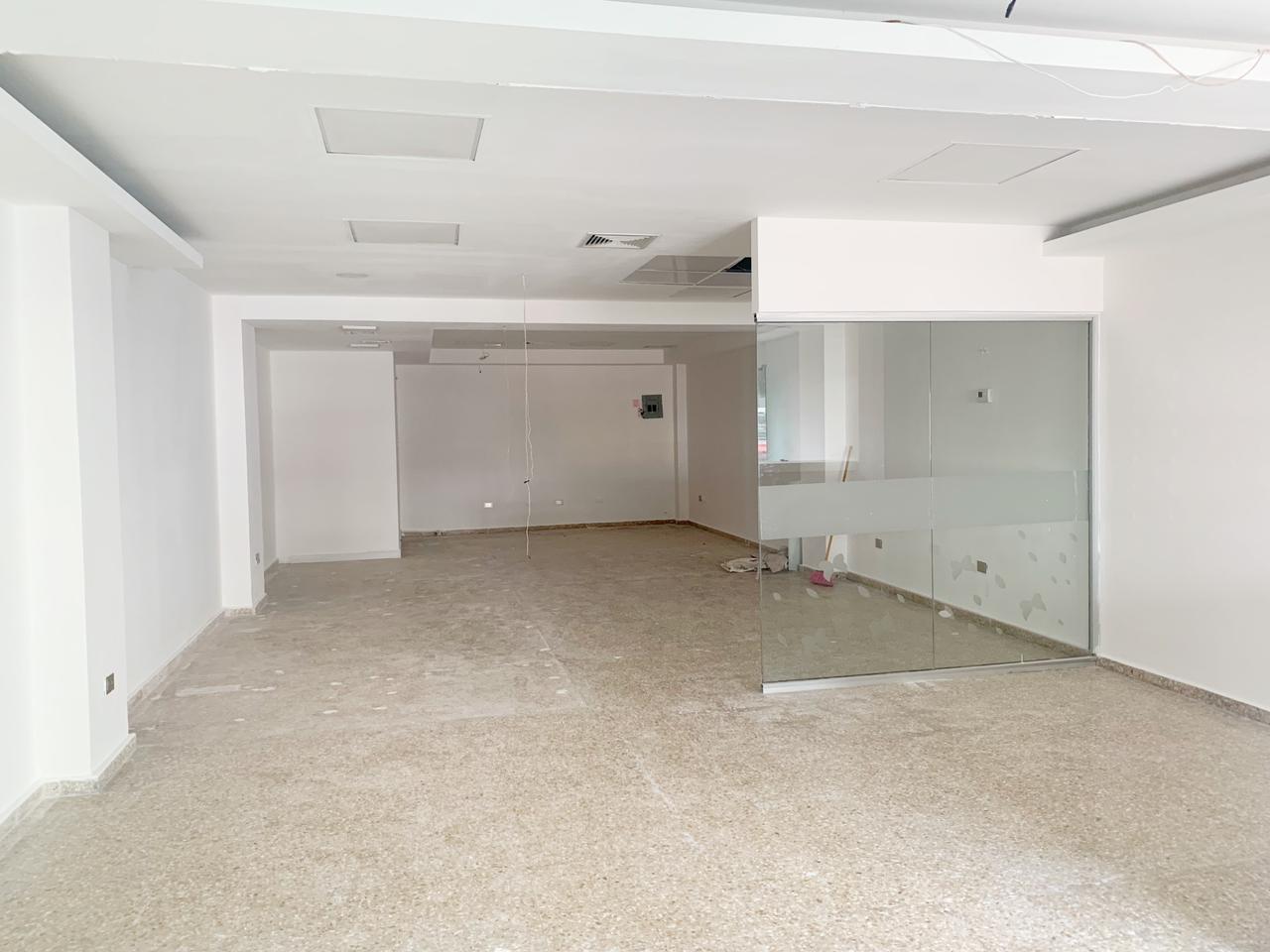 oficinas y locales comerciales - Local céntrico y amplio  4