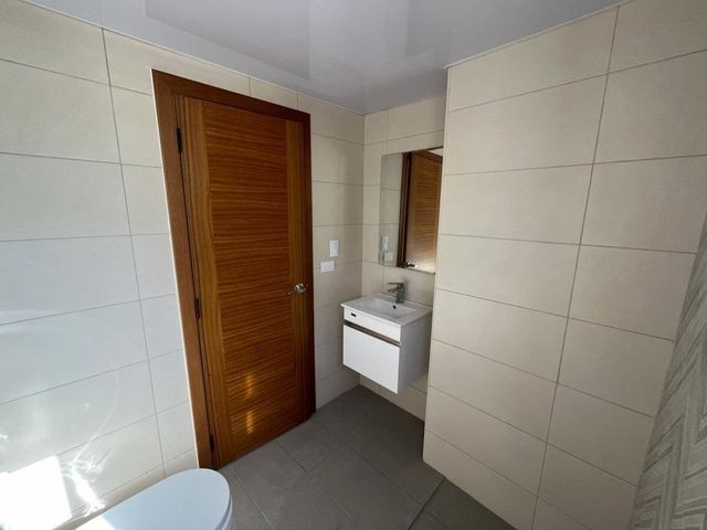 apartamentos - Apartamento en alquiler #24-1155 en Evaristo Morales, ascensor, piso bajo. 4