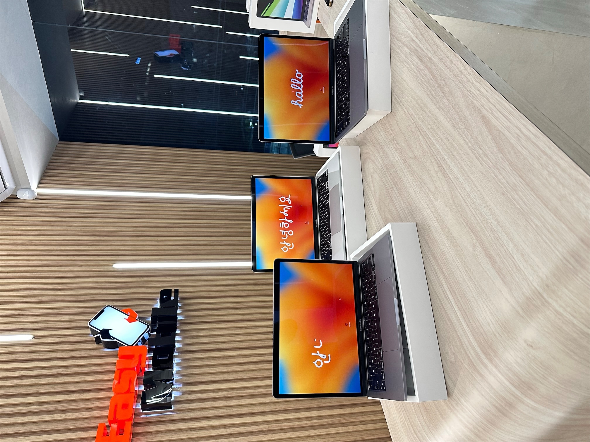 computadoras y laptops - MACBOOK PRO 13" M2 256GB SSD 8GB RAM OPEN BOX