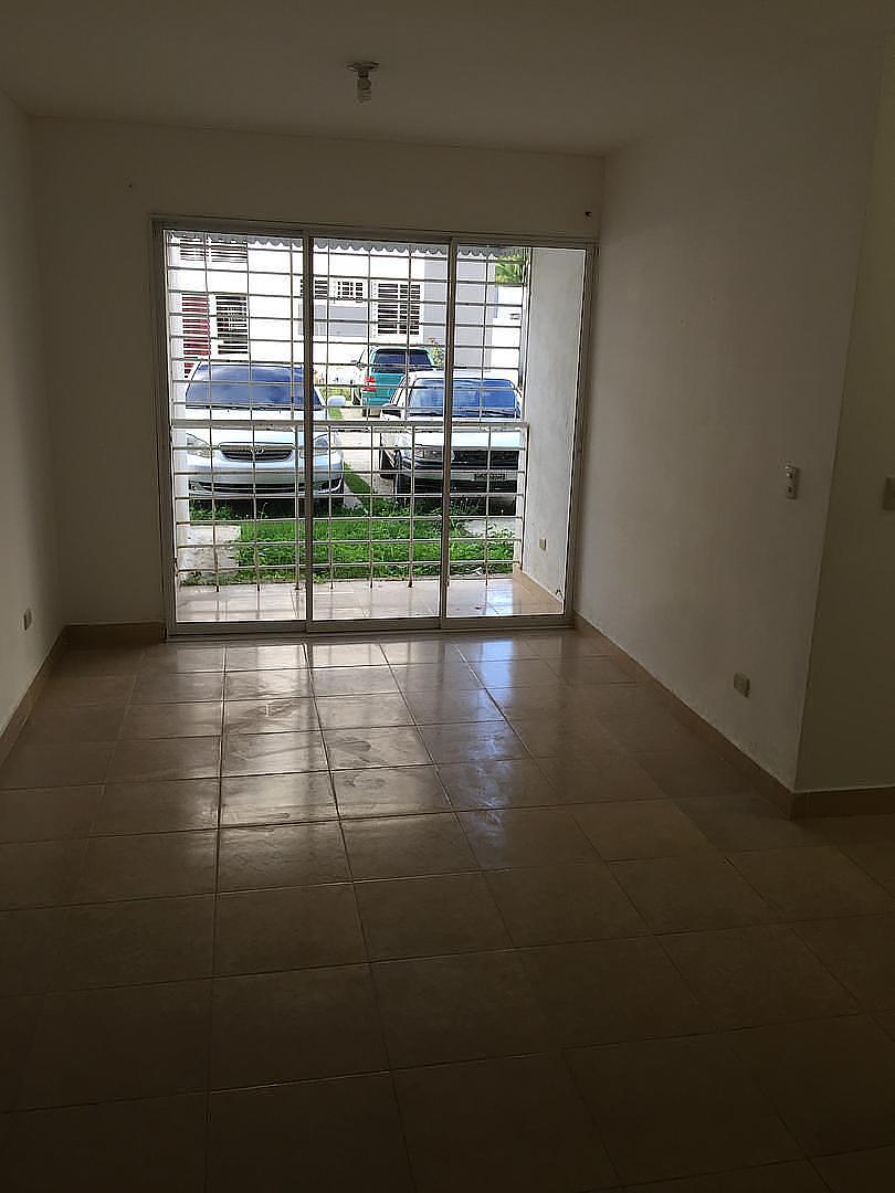 apartamentos - alquiler apto.primer nivel,3 habitaciones,2baños,cocina,sala/comedor,parqueo  1