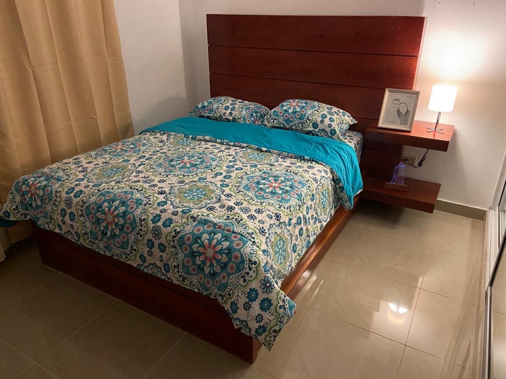 muebles y colchones - Vendo de oportunidad, de excelente calidad y todo de pino tratado .