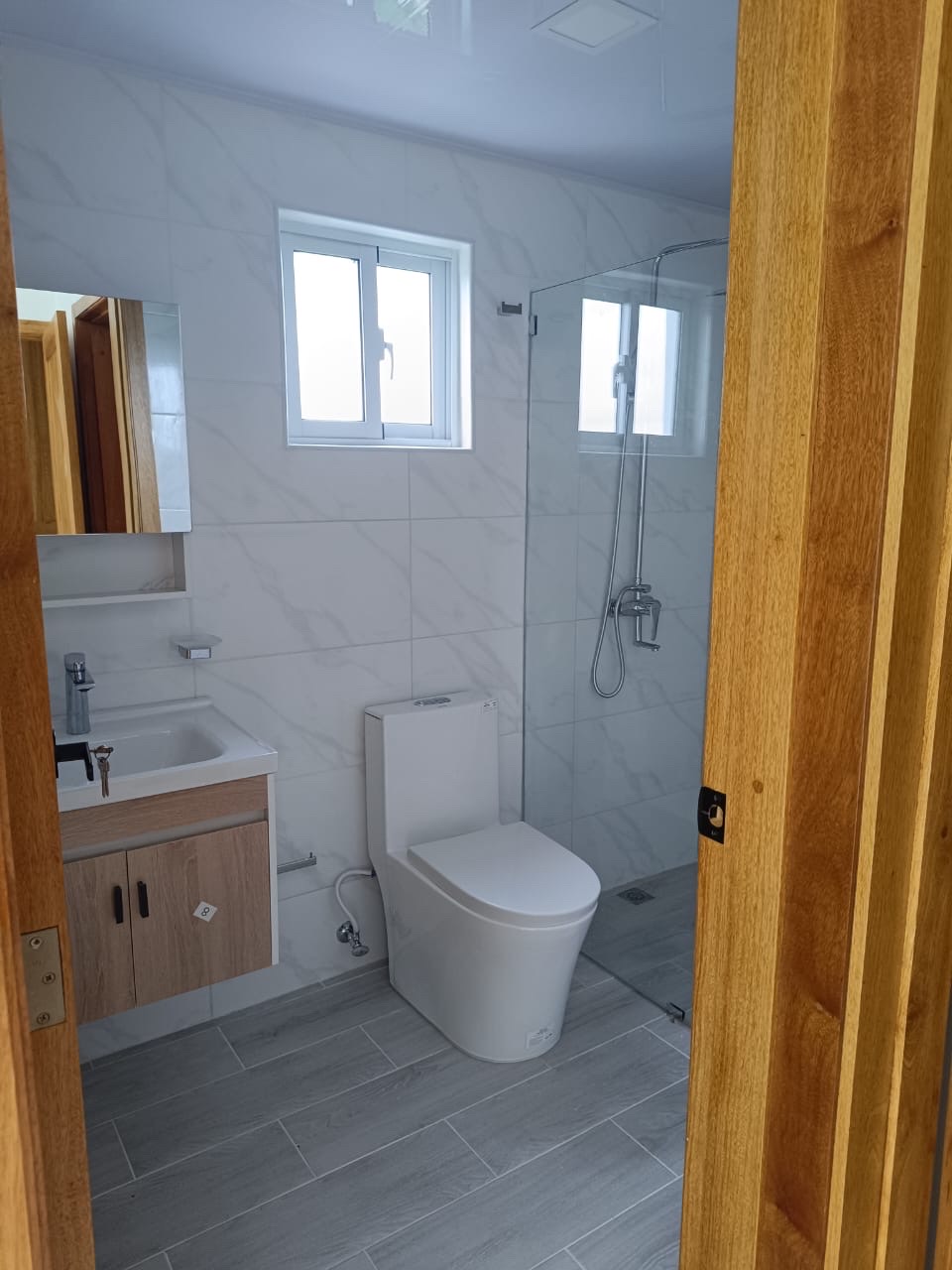 apartamentos - Hermoso apartamento en venta 8vo. piso residencial privado av. Hispanoamericana  2
