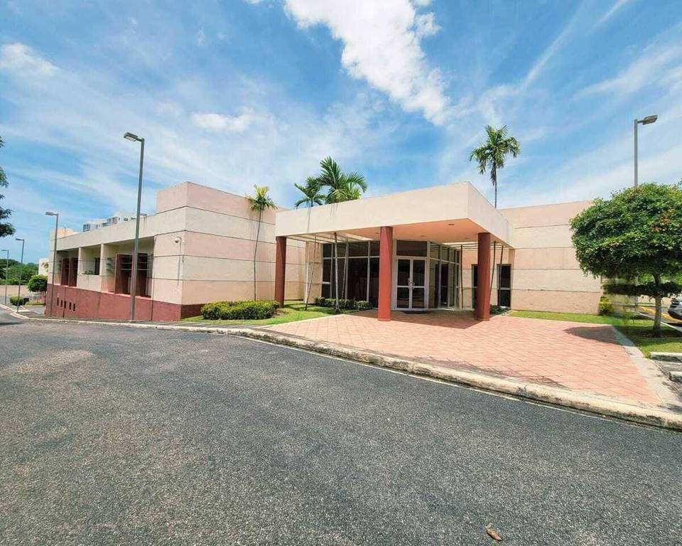 oficinas y locales comerciales - Imponente Local Comercial Av. Cayetano Germosen 0