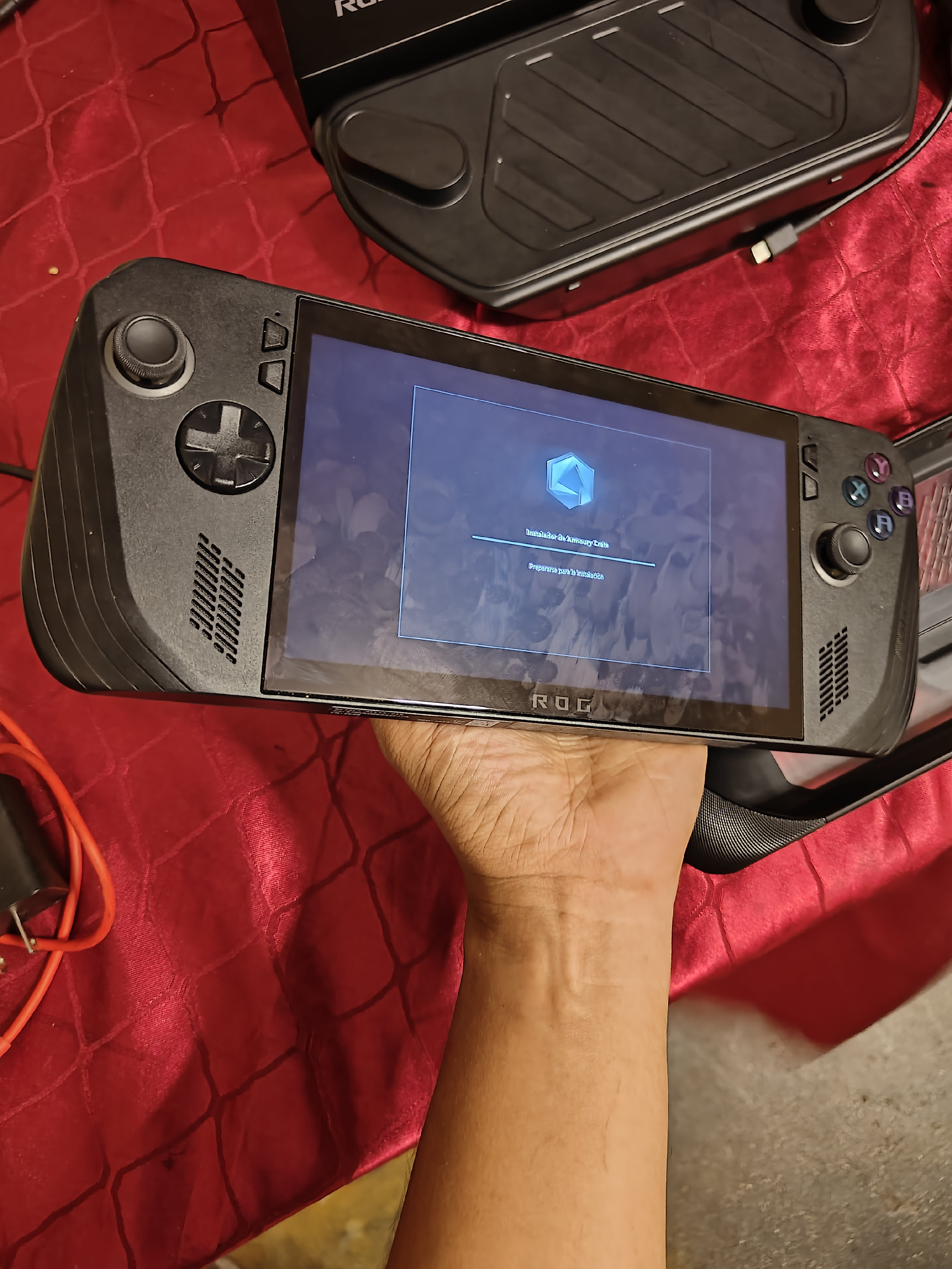 consolas y videojuegos - Asus Rog Ally x 10/10 como nueva. su caja, cargador y cover protector. 1
