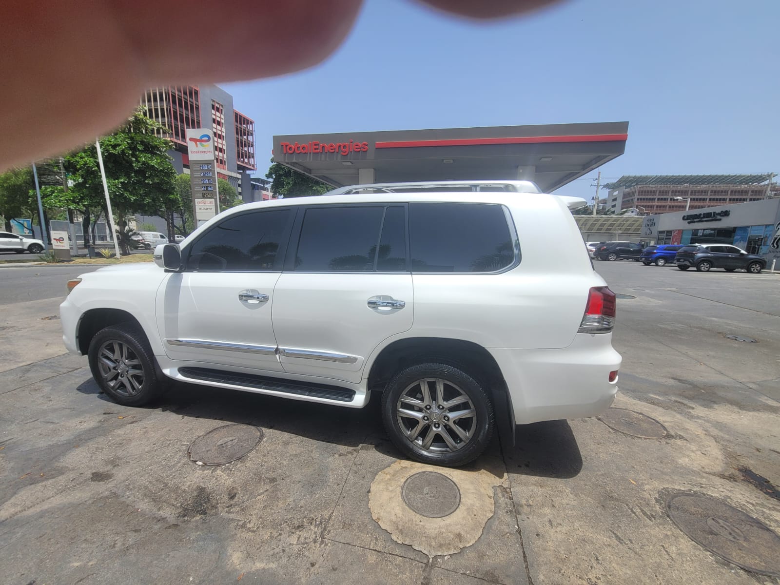 jeepetas y camionetas - LEXUS LX570 2014 BLANCA 7