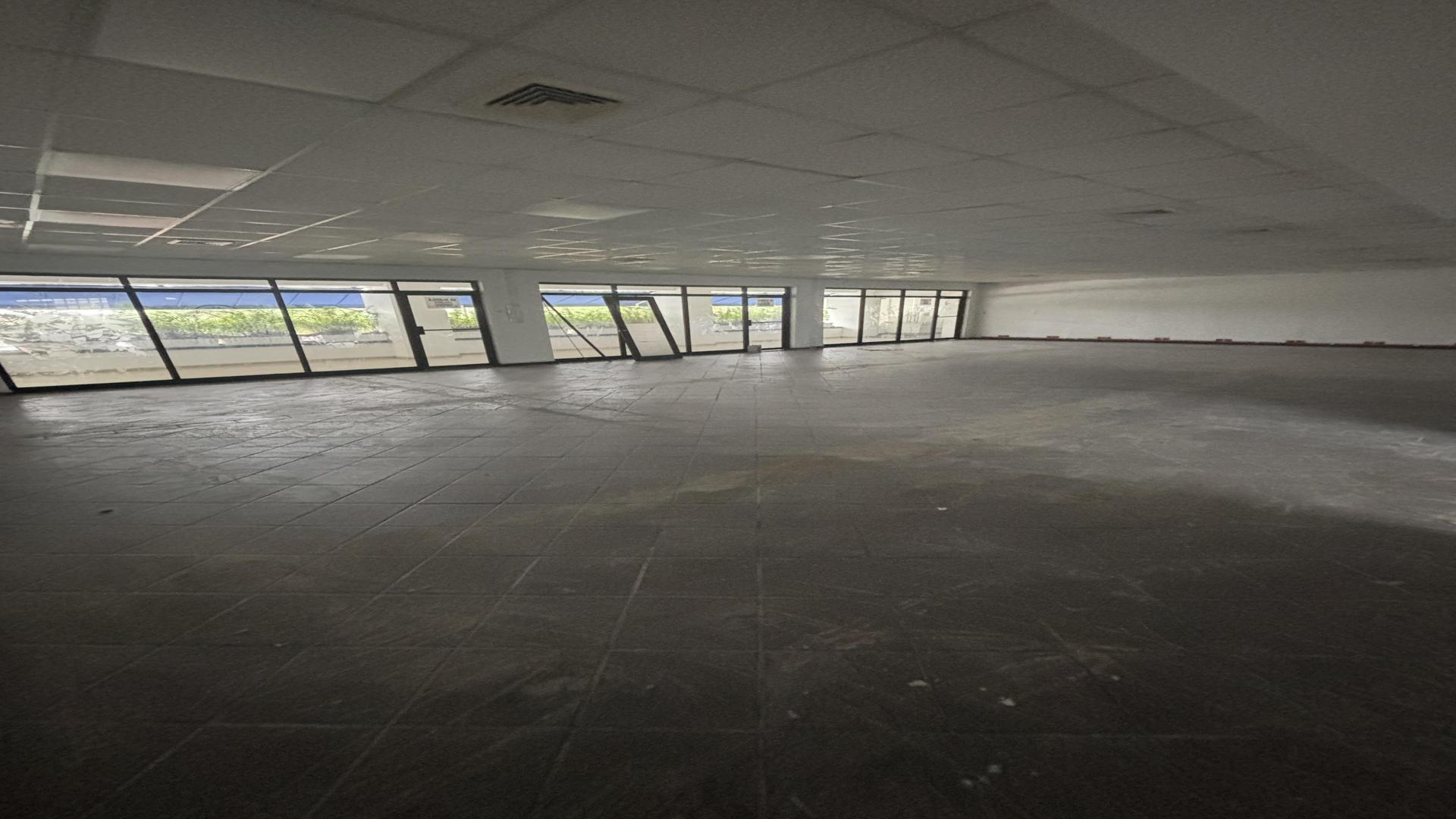 oficinas y locales comerciales - Alquiler Local Comercial Naco 2do piso 152Mts 3