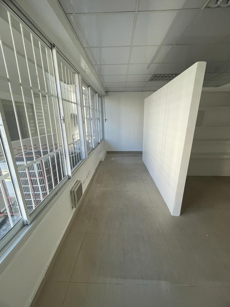 oficinas y locales comerciales - Se alquila Local A203. casi 25mts en la plaza Atalaya del mar 2do nivel. $28mil 4
