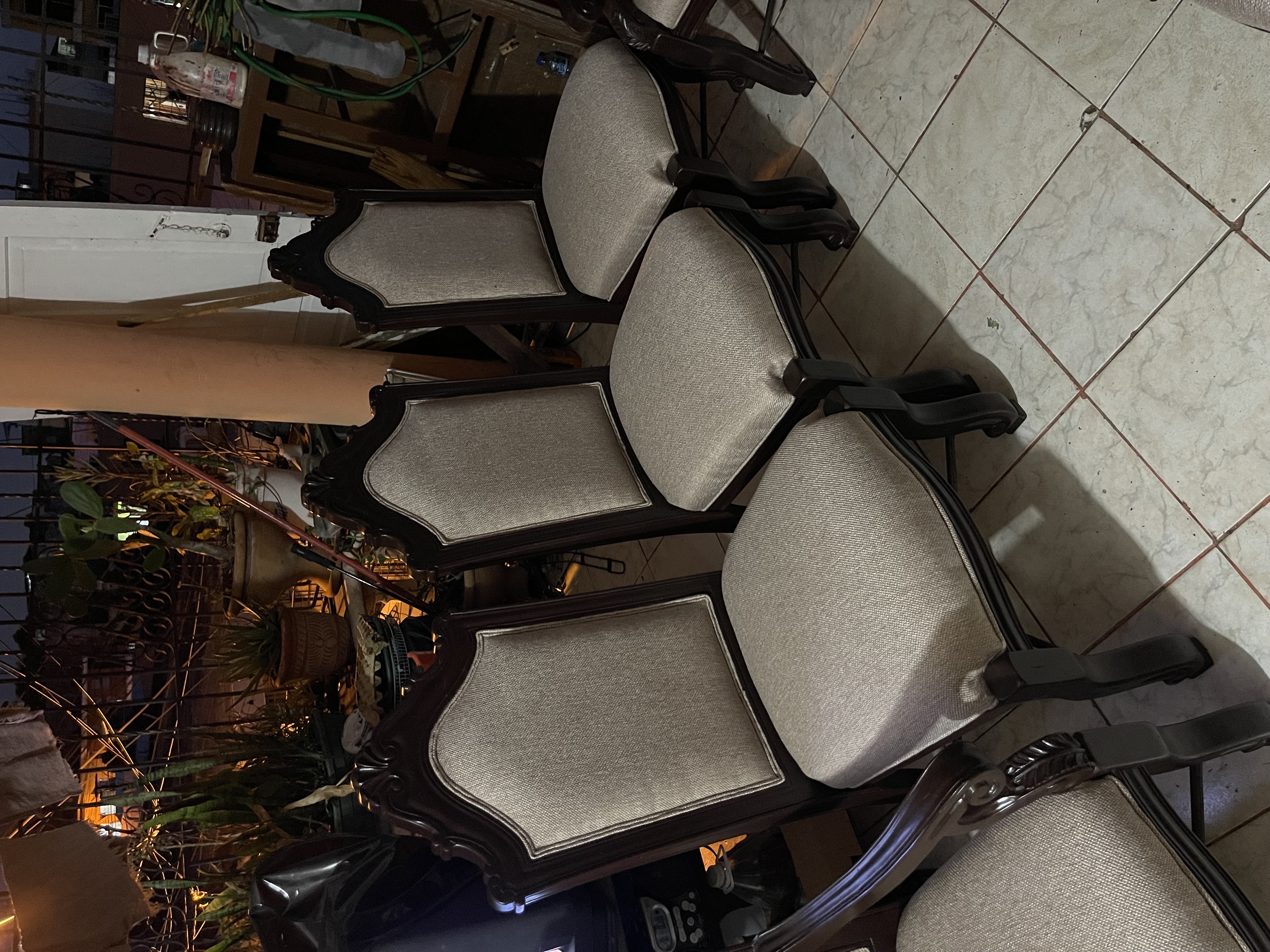 muebles y colchones - sillas de comedor y dos butacas en 55,000 4