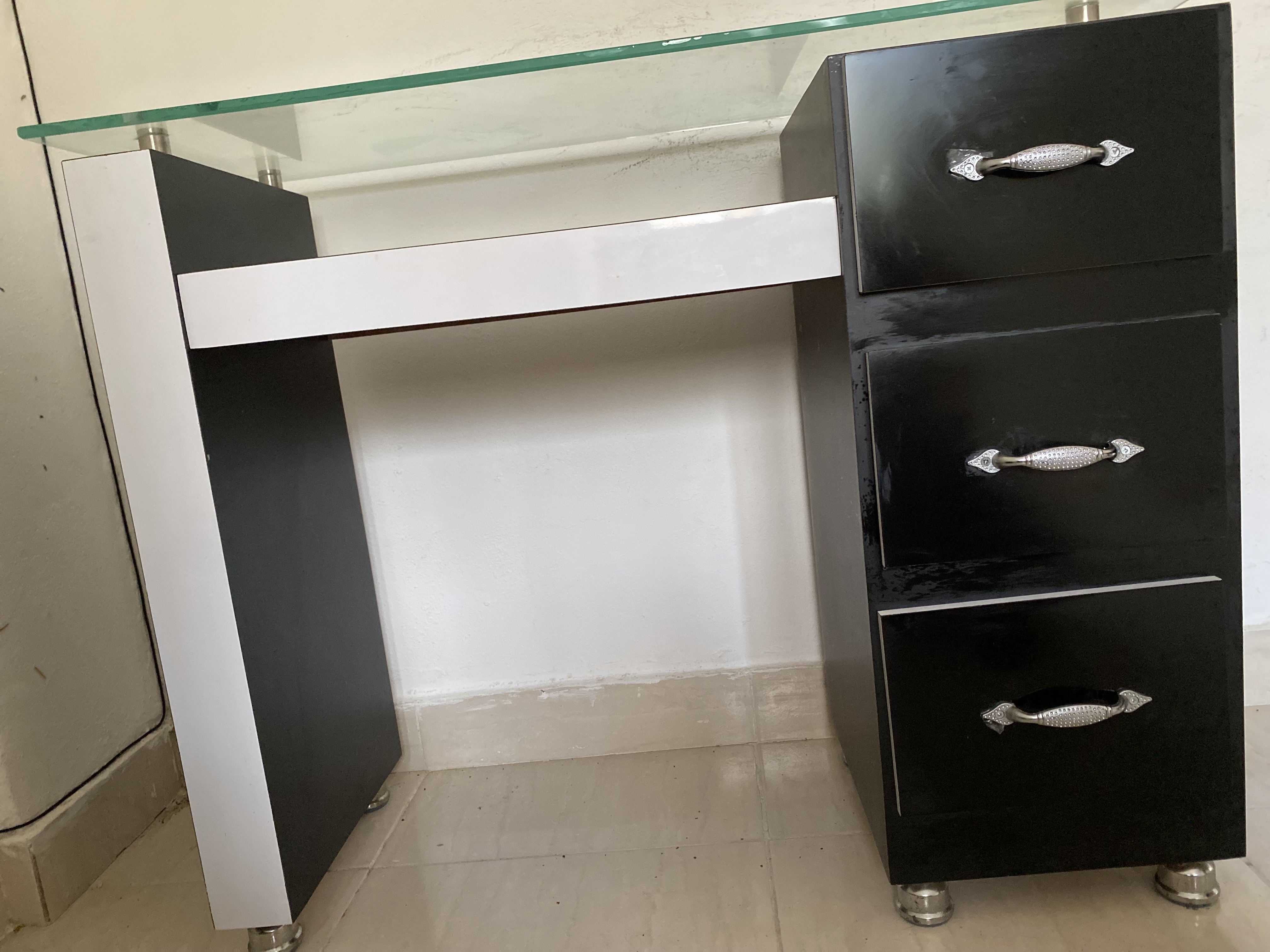 equipos profesionales - mesa de uñas 0