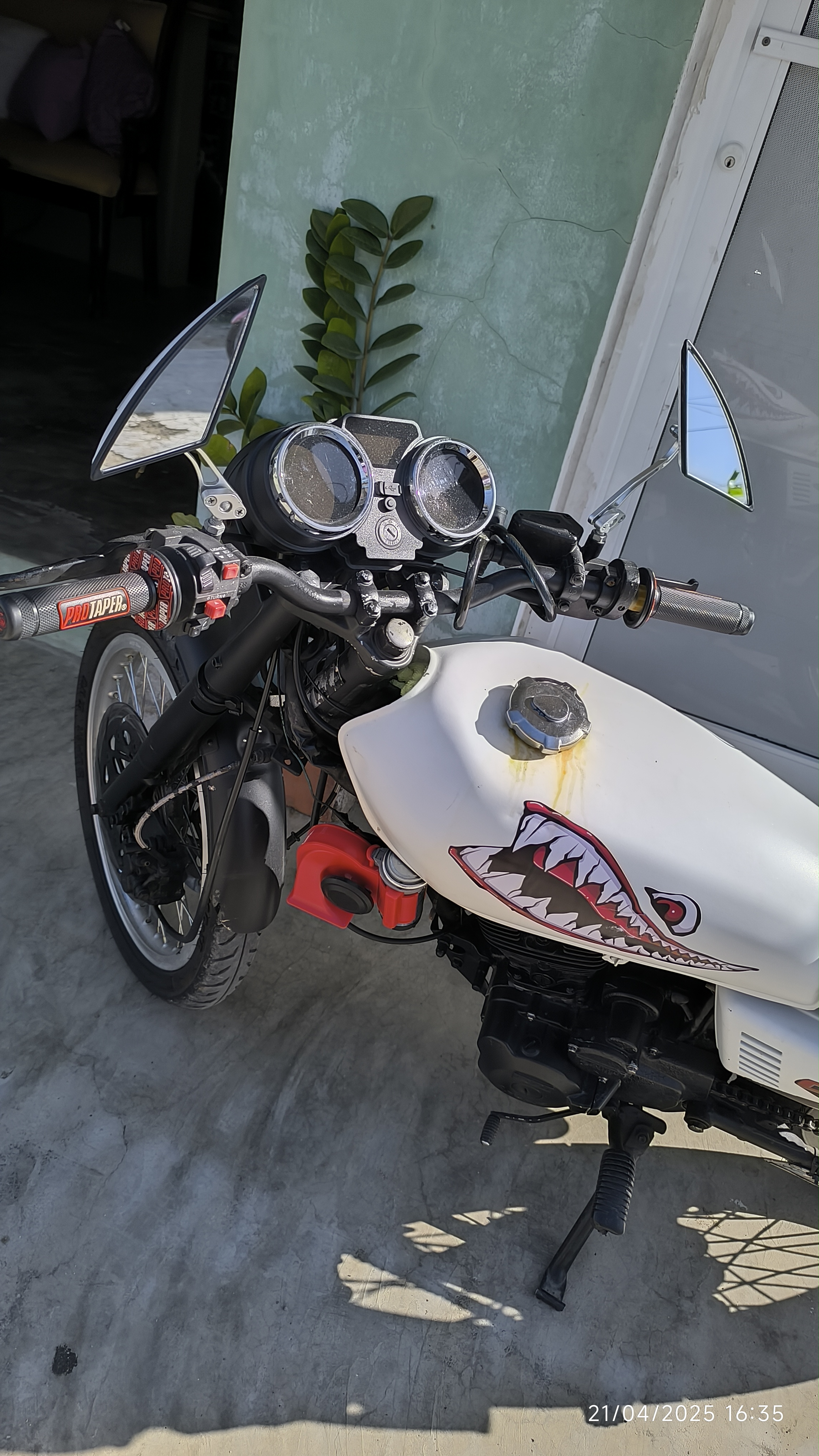 motores y pasolas - Vendo moto café marca Lifan CG200  4