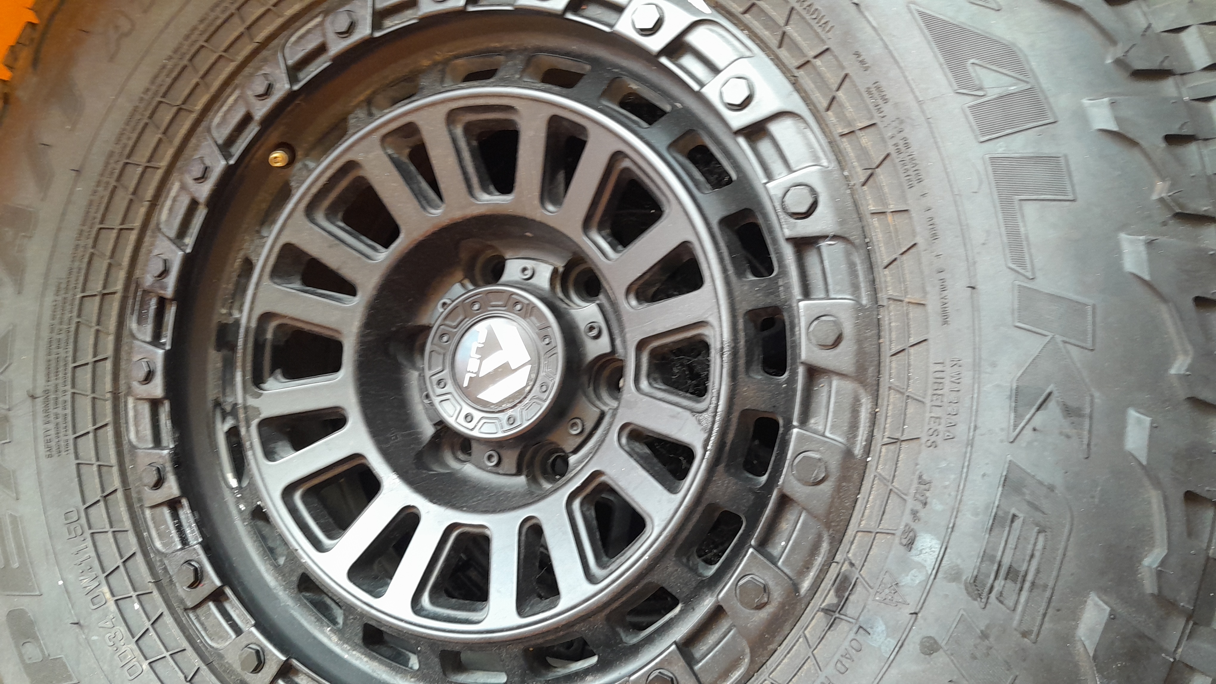 repuestos - Juego de Gomas y Aros Falken WildPeak LT285/75R17 1