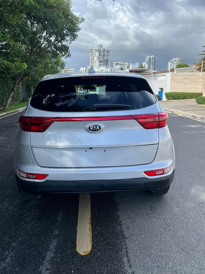 jeepetas y camionetas - Kia Sportage LX 2019 Negociable 3