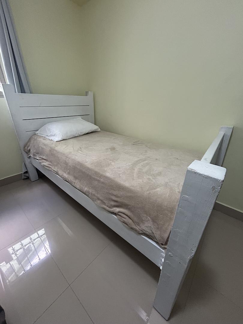 muebles y colchones - Vendo 2 camas twin.  1