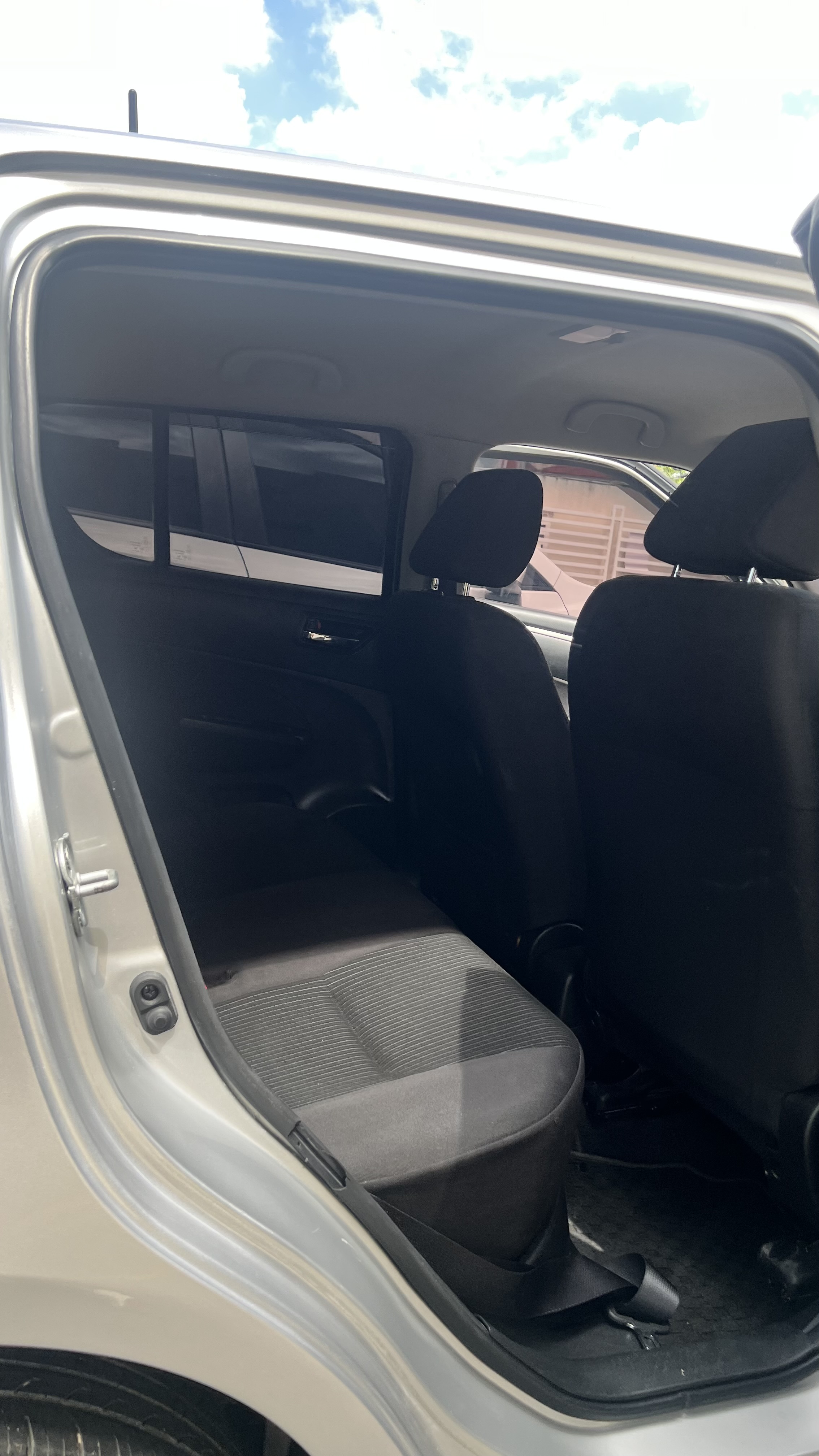 carros - Vehículo Suzuki Swift 2014 8