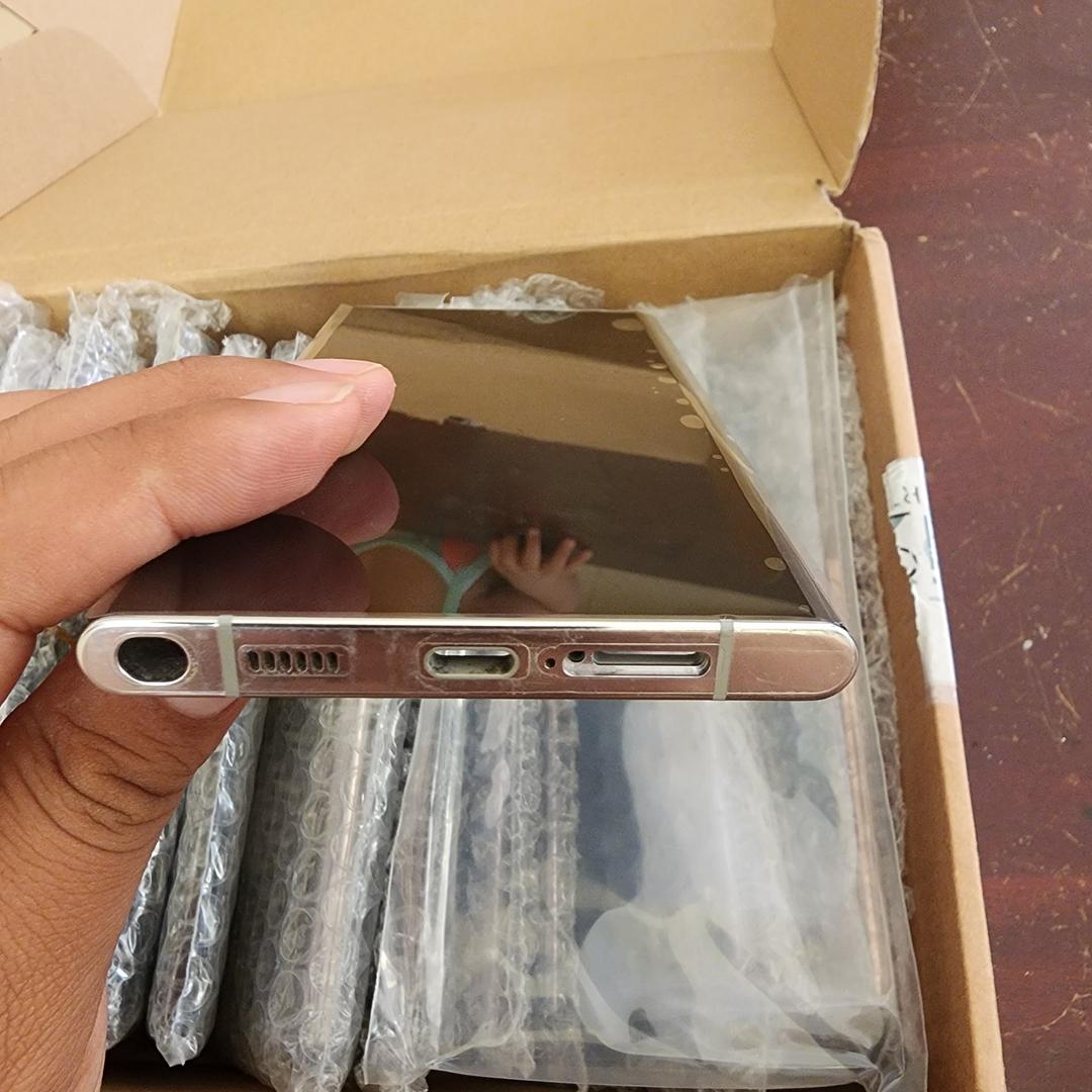 celulares y tabletas - Vendo pantalla de samsung galaxy S22 Ultra, 100 % ORIGINAL. VENTA con GARANTIA  5
